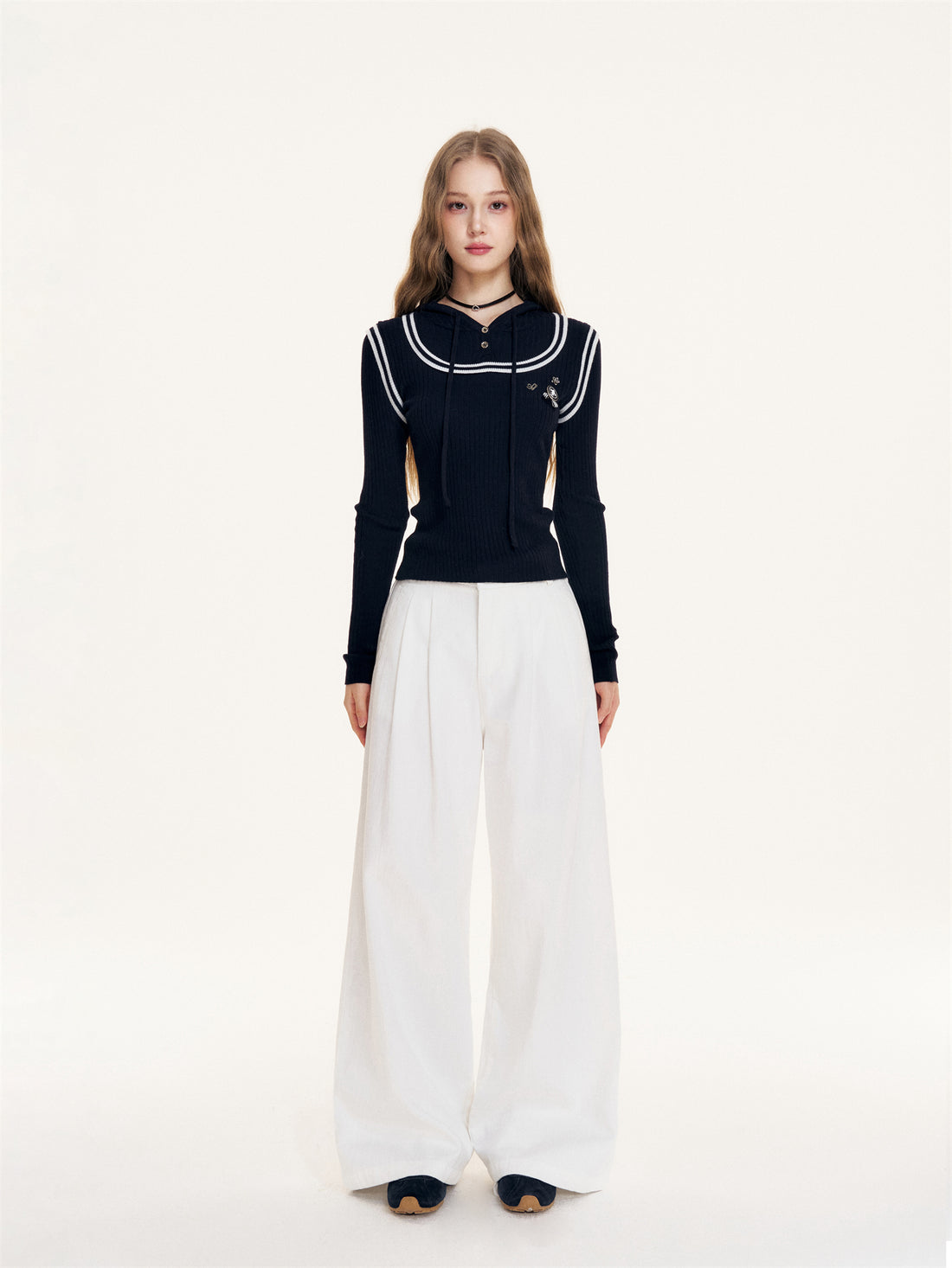 16DEWS 16D25410 Brooch design contrasting hooded knit sweater