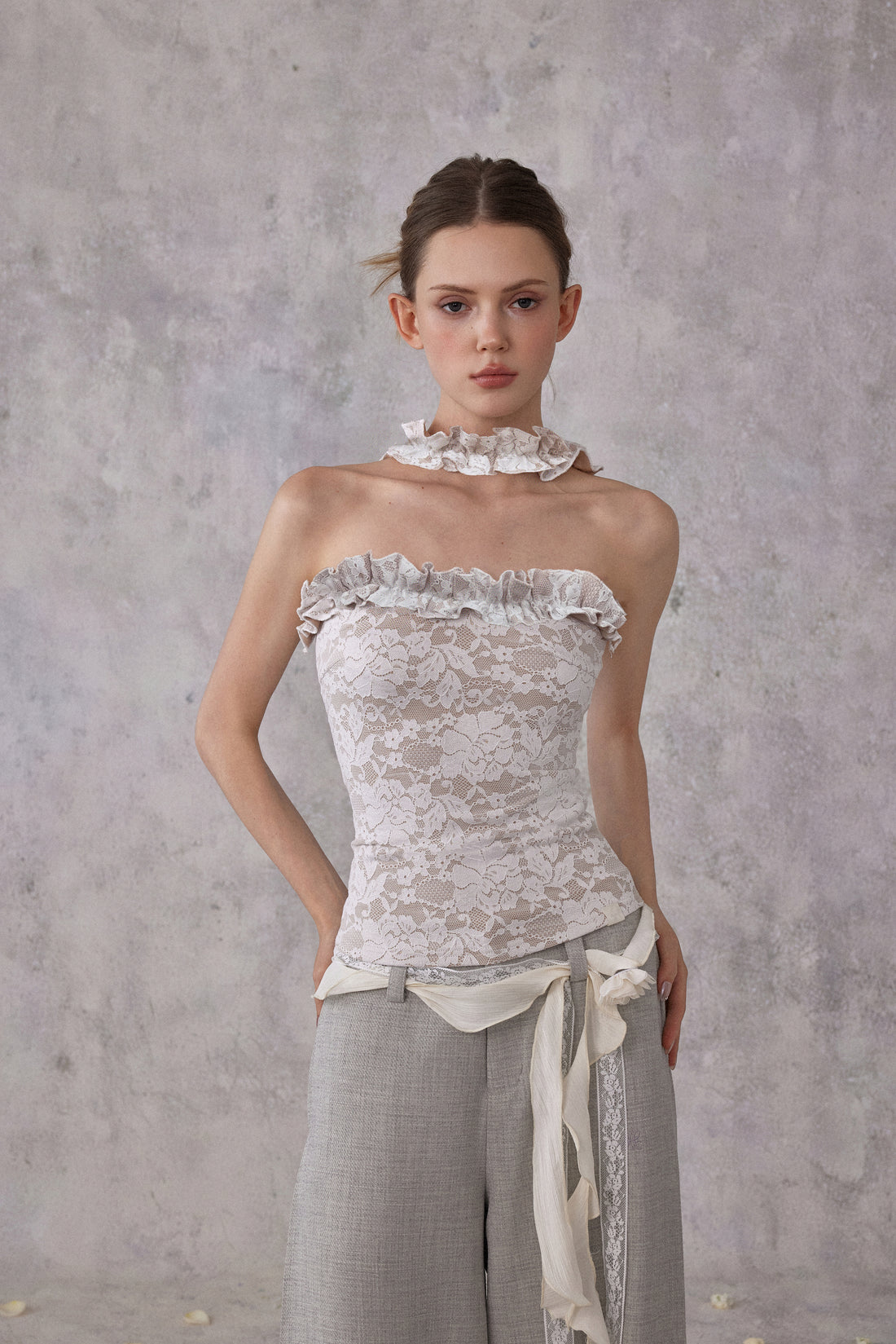 NOMEANSNO N189 Lace ruffle edge strapless top