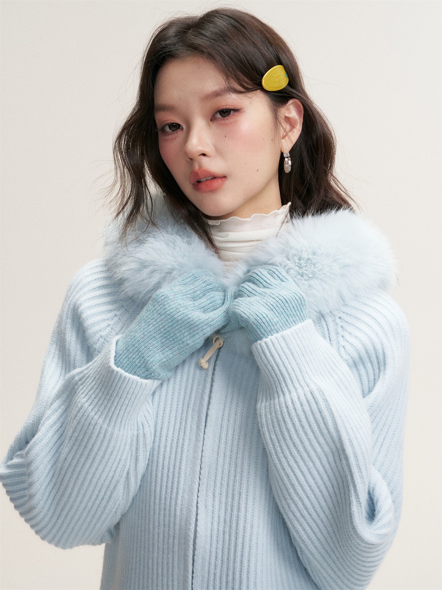 16DEWS 16D25465 Woolen collar hooded knitted jacket