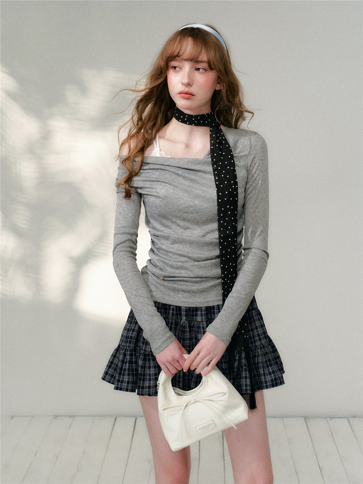 16DEWS 16D26080 Polka dot ribbon pleated collar cinched top