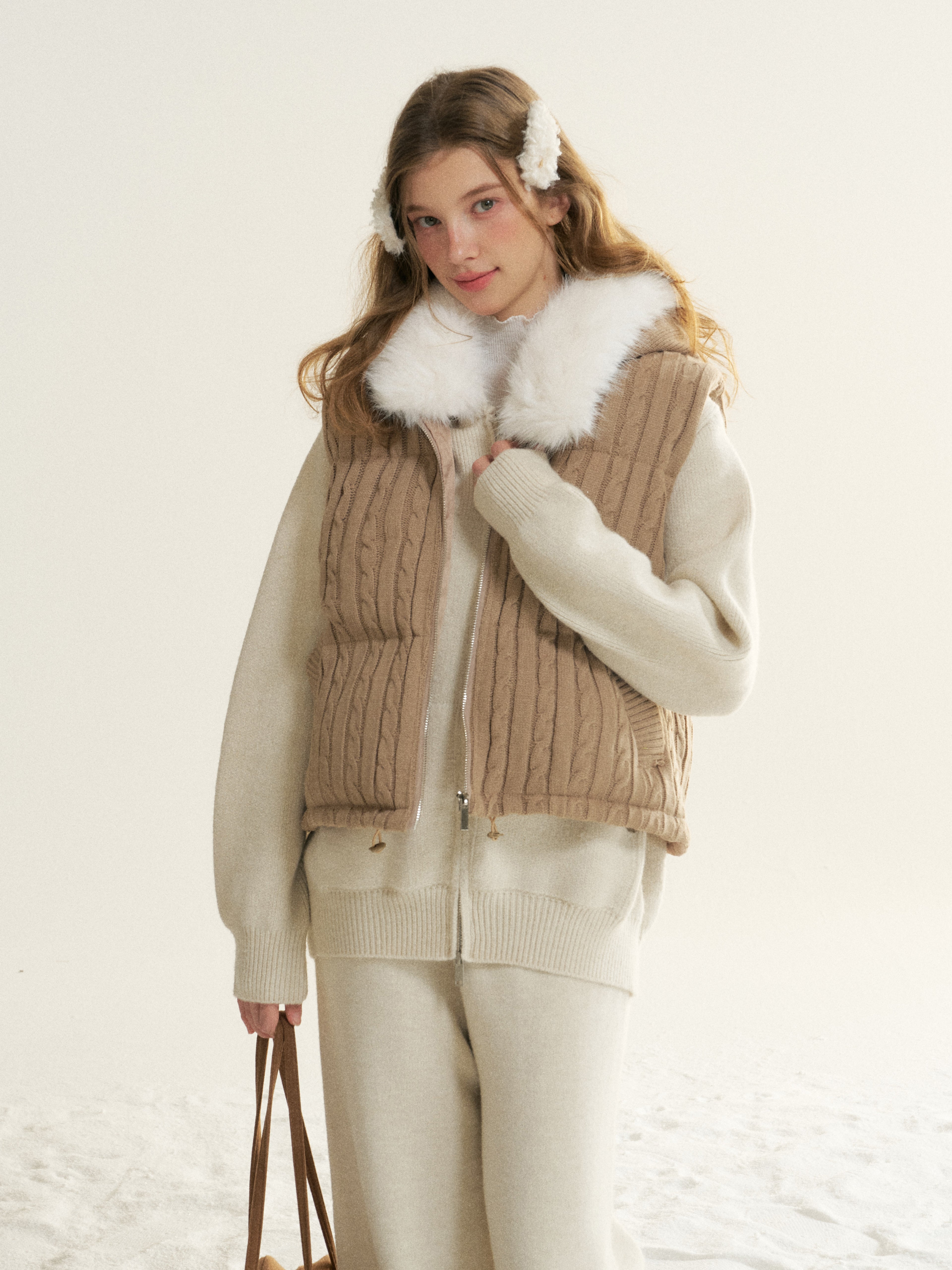 16DEWS 16D25516 Twisted flower knitted cotton padded thick hooded vest