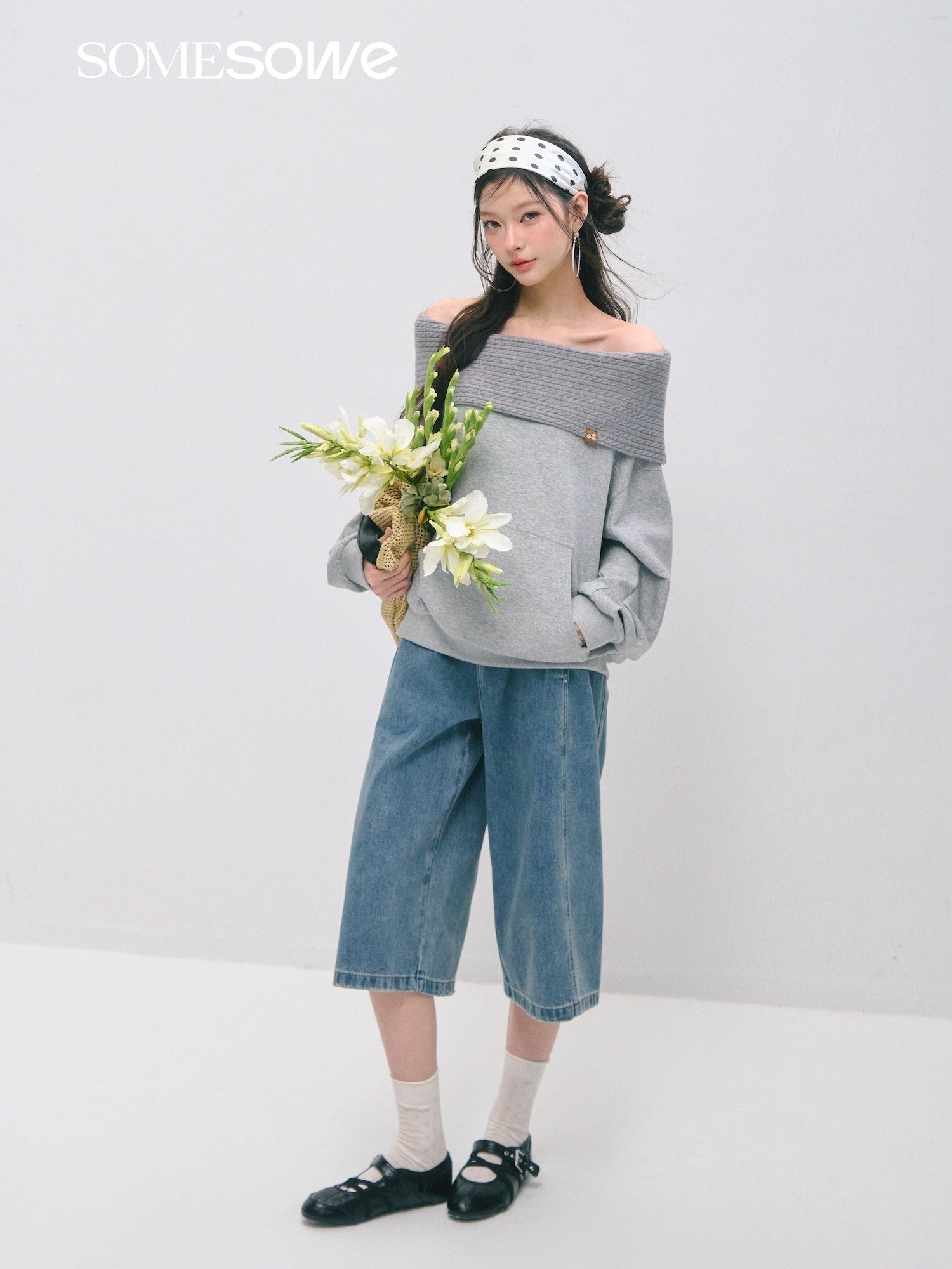 SOMESOWE S2509016 Off shoulder splicing loose fitting pullover hoodie