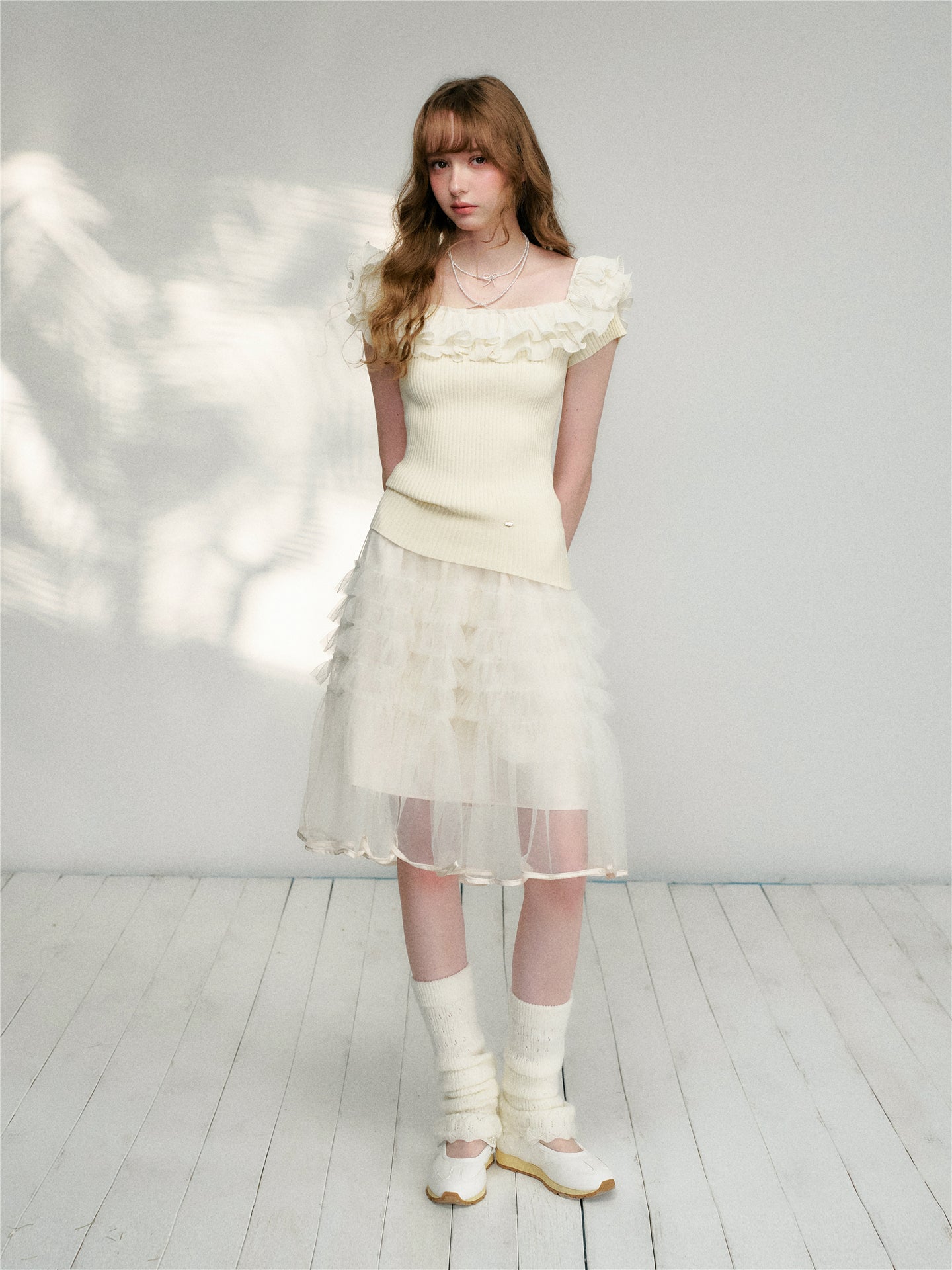 16DEWS 16D26115 Wrinkled ruffle edge knitted top