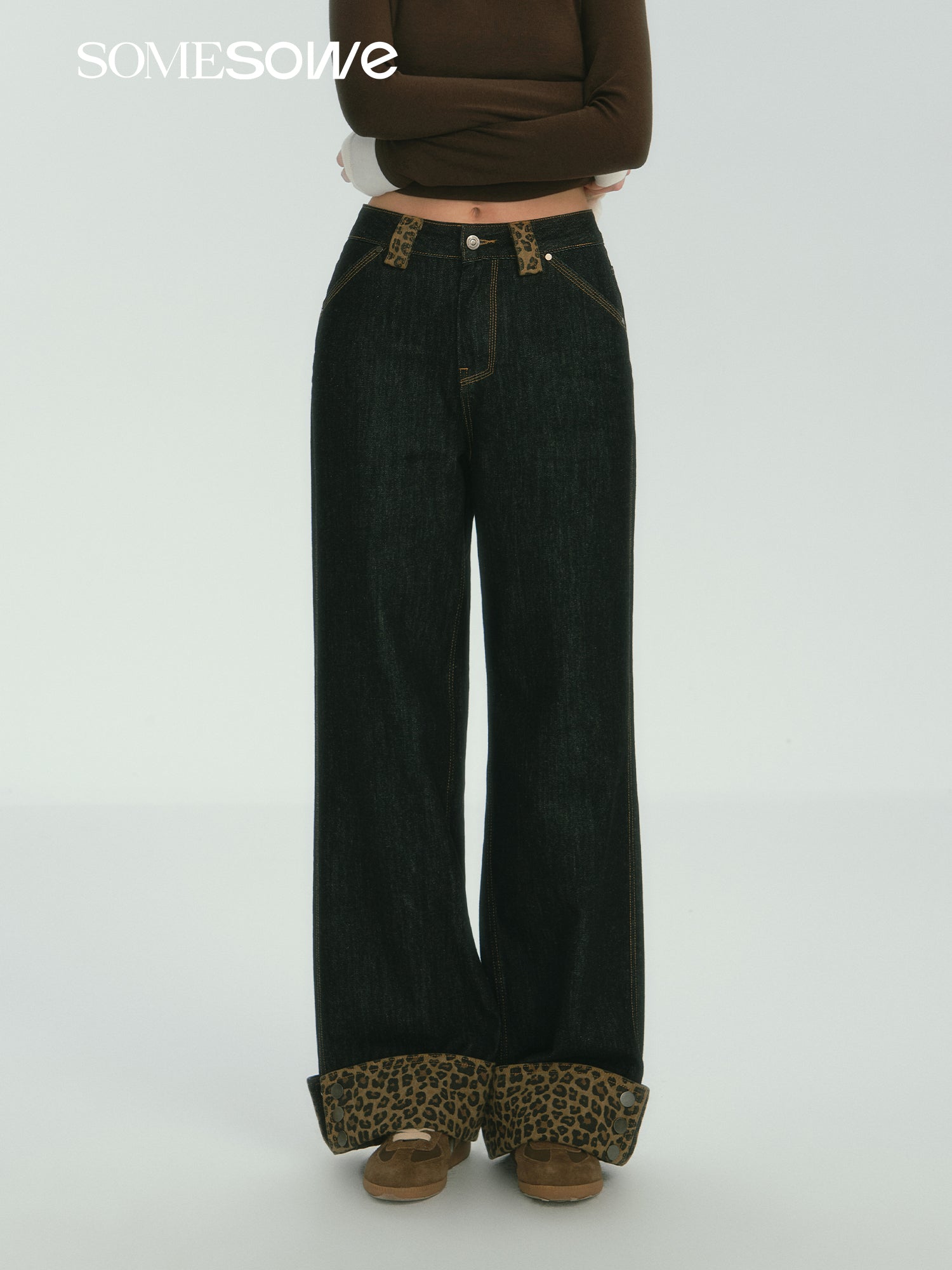 SOMESOWE S2407258 Leopard print cuffed casual jeans