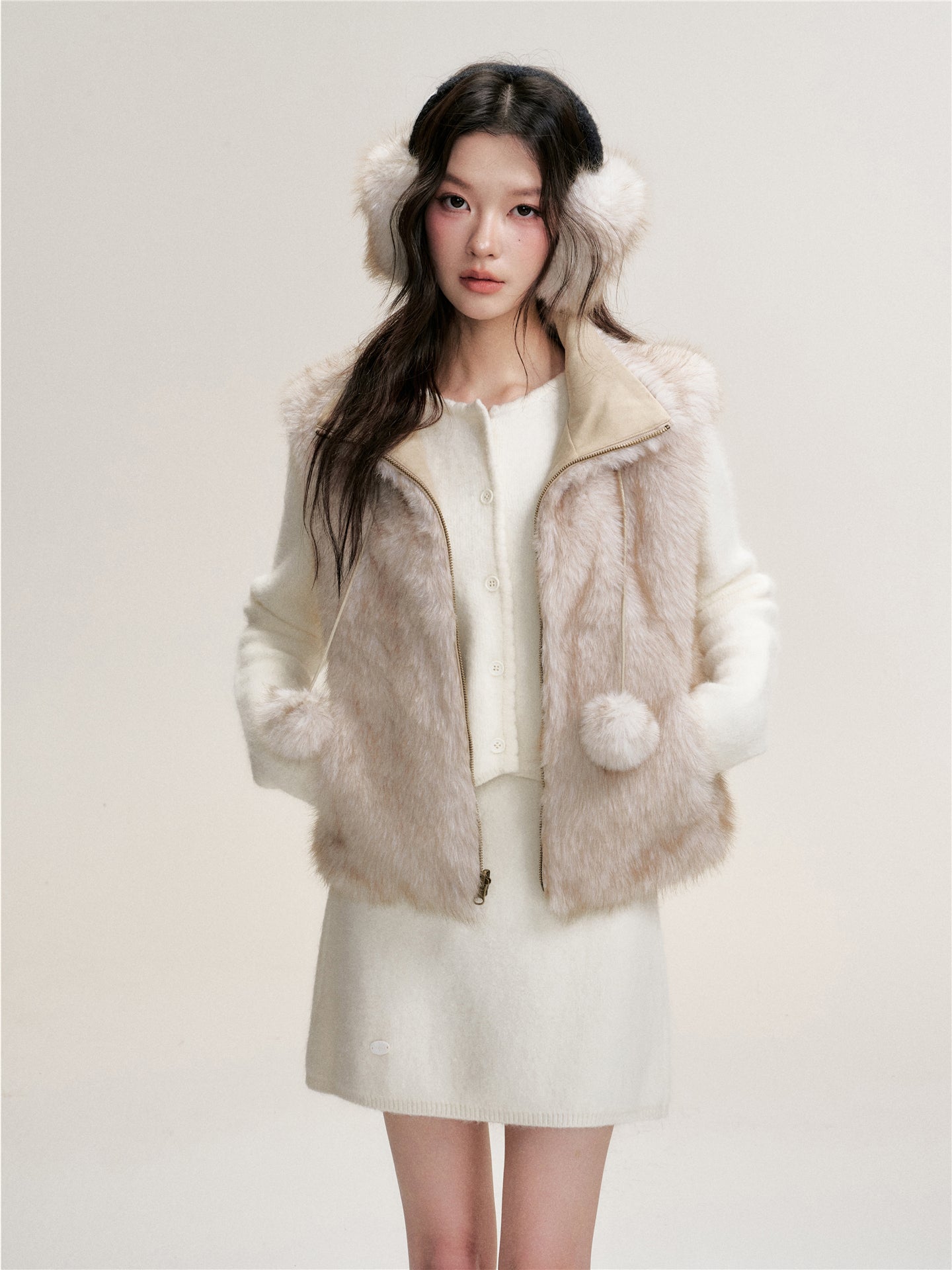 16DEWS 16D25459 Double sided gradient faux fur vest (with detachable fur ball)