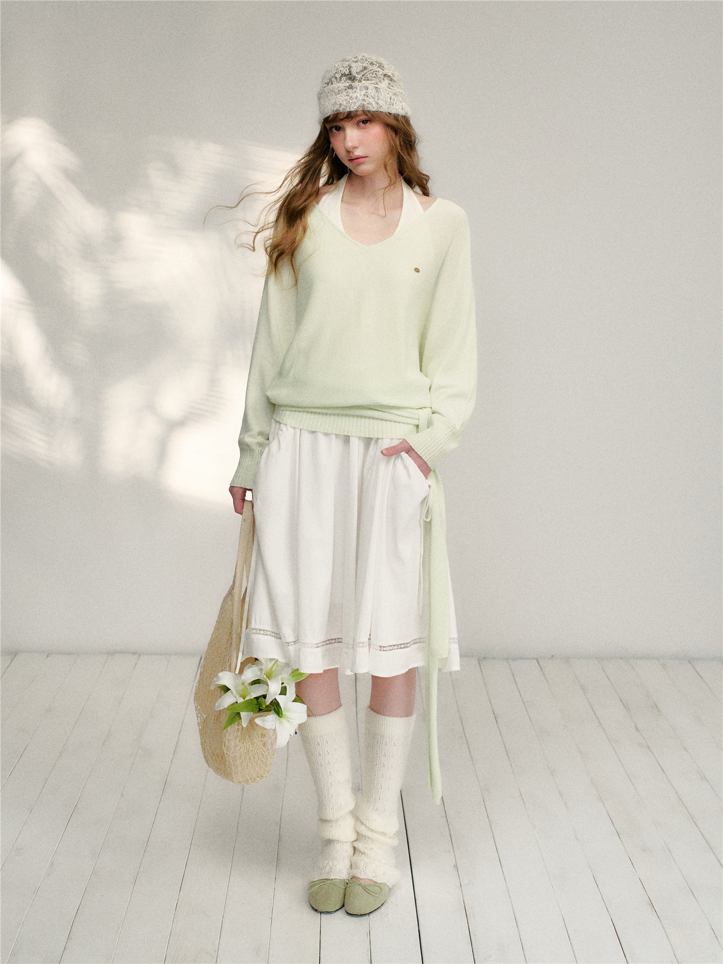 16DEWS 16D26132 V-neck strap waist cinching knitted sweater + vest two-piece set