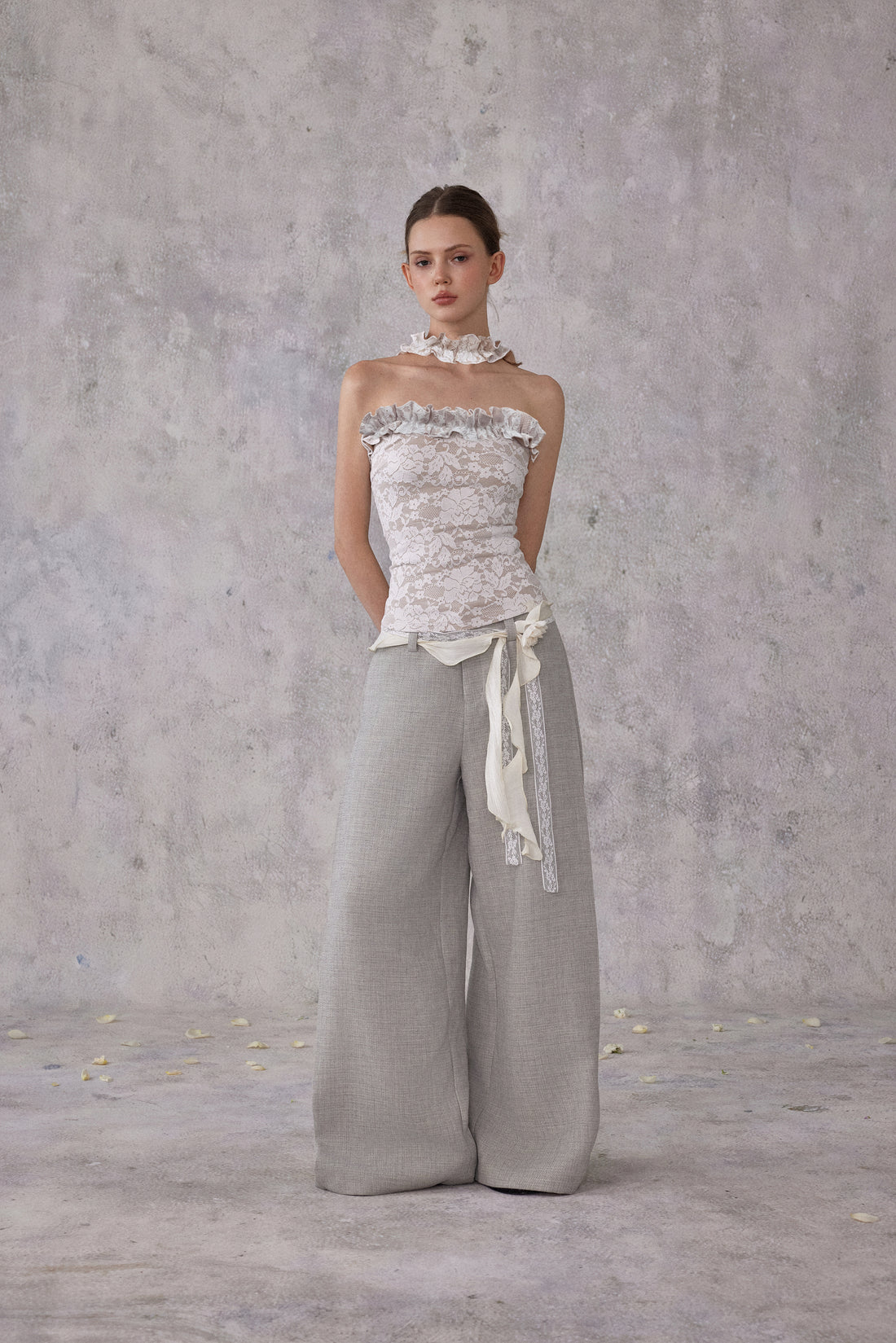 NOMEANSNO N189 Lace ruffle edge strapless top