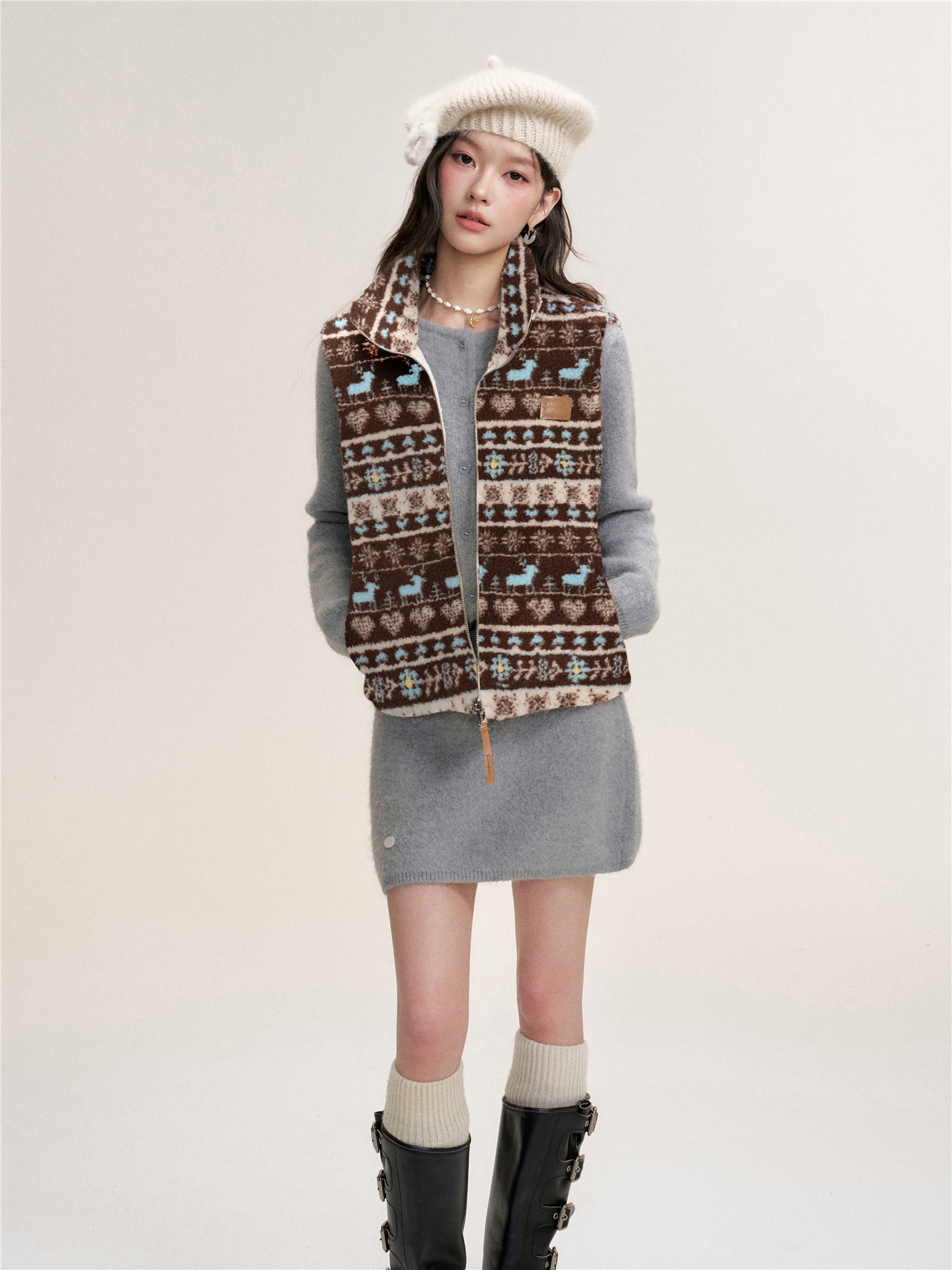 16DEWS 16D25480 Double sided Fer Island vest jacket