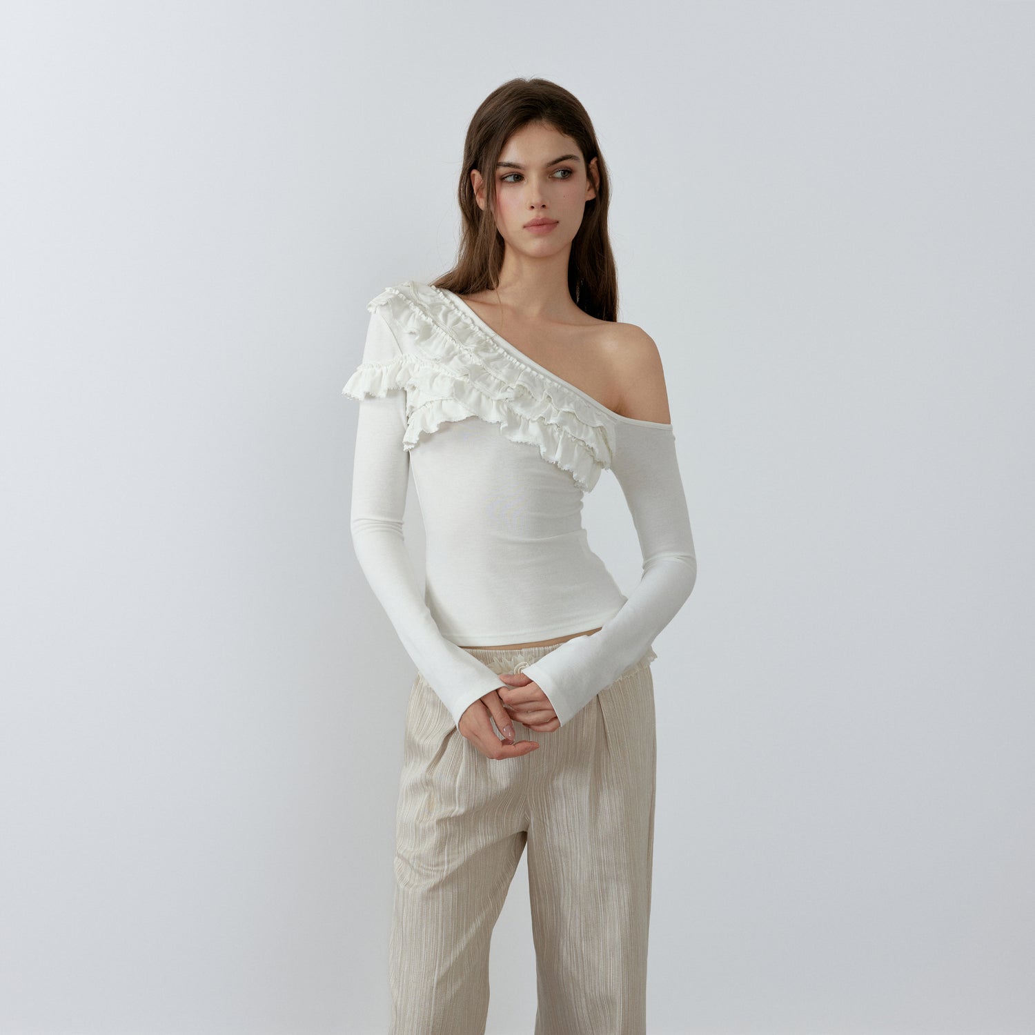 NONCESTNON N205 Ruffled one shoulder white top