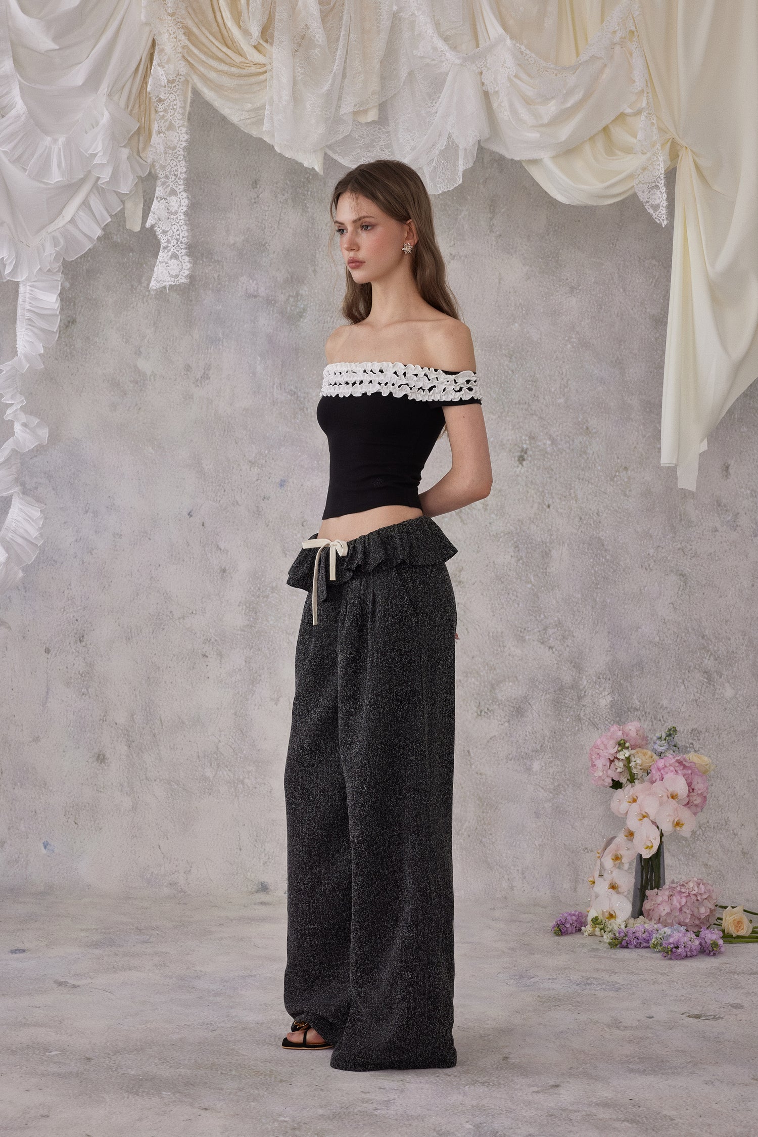 NOMEANSNO N157 Ruffled off-shoulder top (2color)