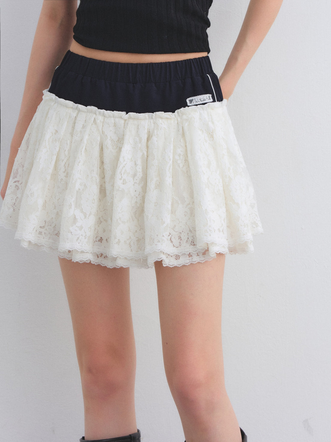 AsGony ASG25671 Elastic contrasting lace patchwork puffy skirt