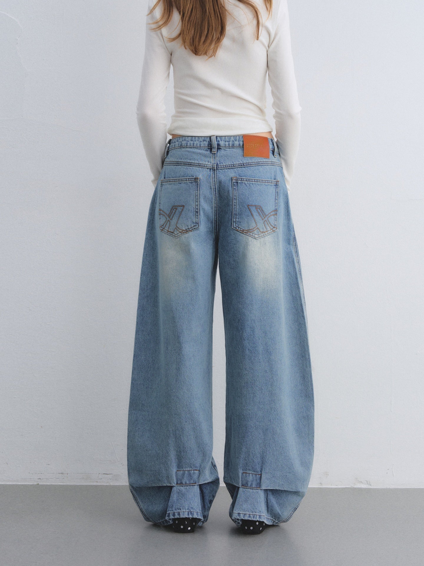 AsGony ASG25653 Hot stamping washed curved knife jeans