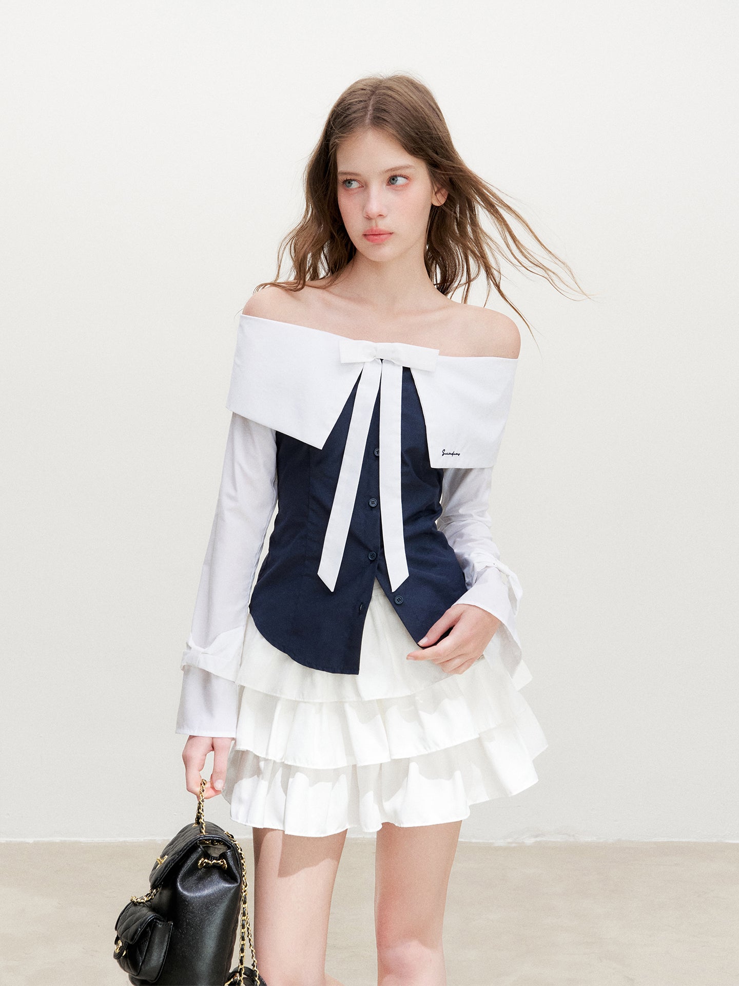 16DEWS 16D26350 Contrast-Color Bow Blouse