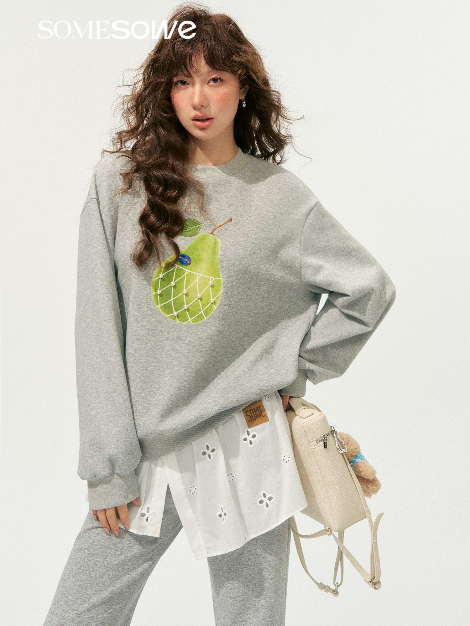 SOMESOWE S2508178 Pear print round neck hoodie