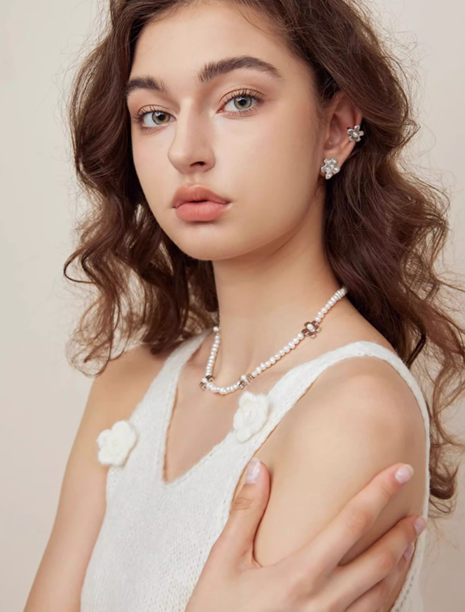 ARSIS Vitality flower ear bone clip