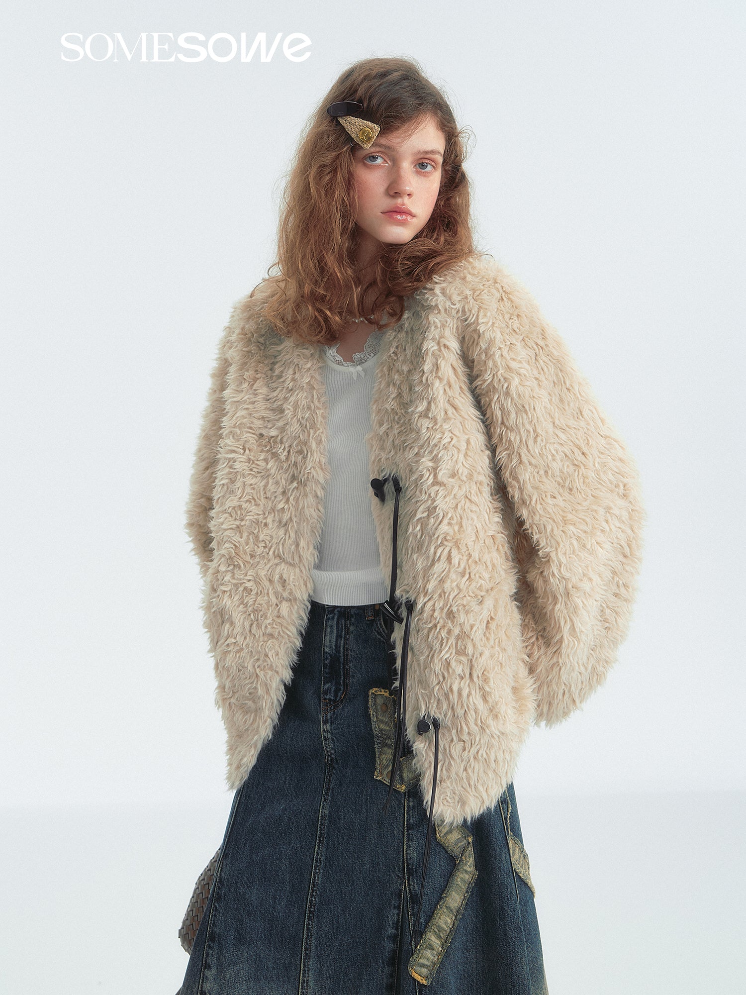 SOMESOWE S2407313 Horn button fur coat