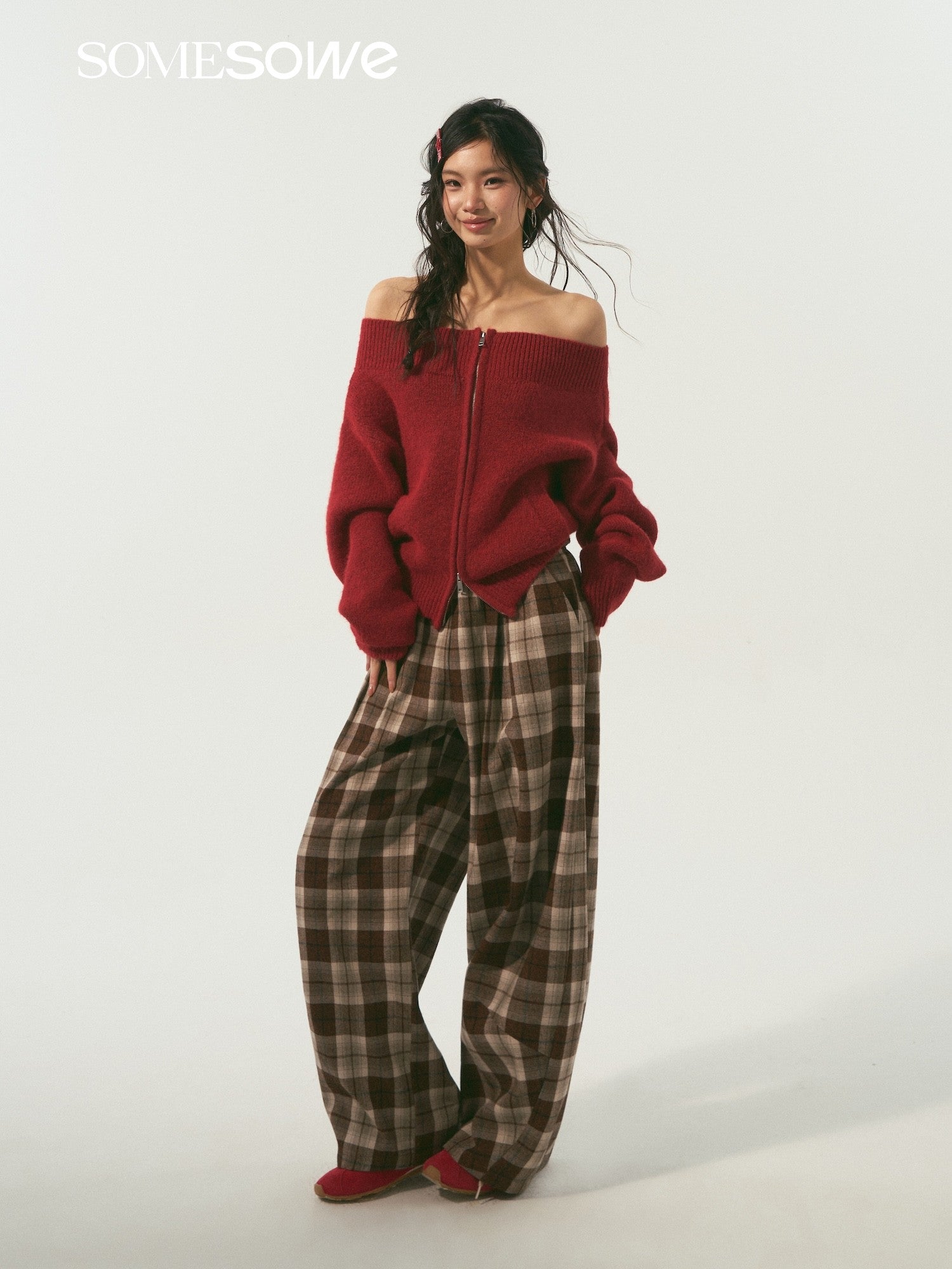 SOMESOWE S2509009 Off shoulder zipper cardigan