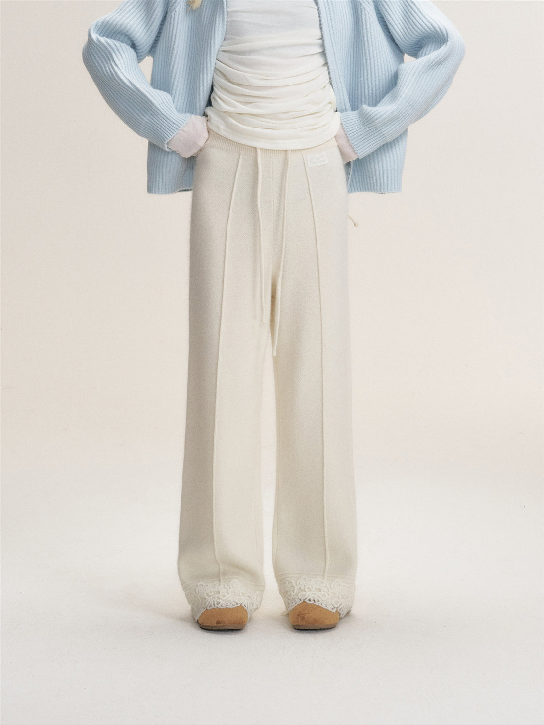 16DEWS 16D25471 Lace edged wool knitted straight leg pants