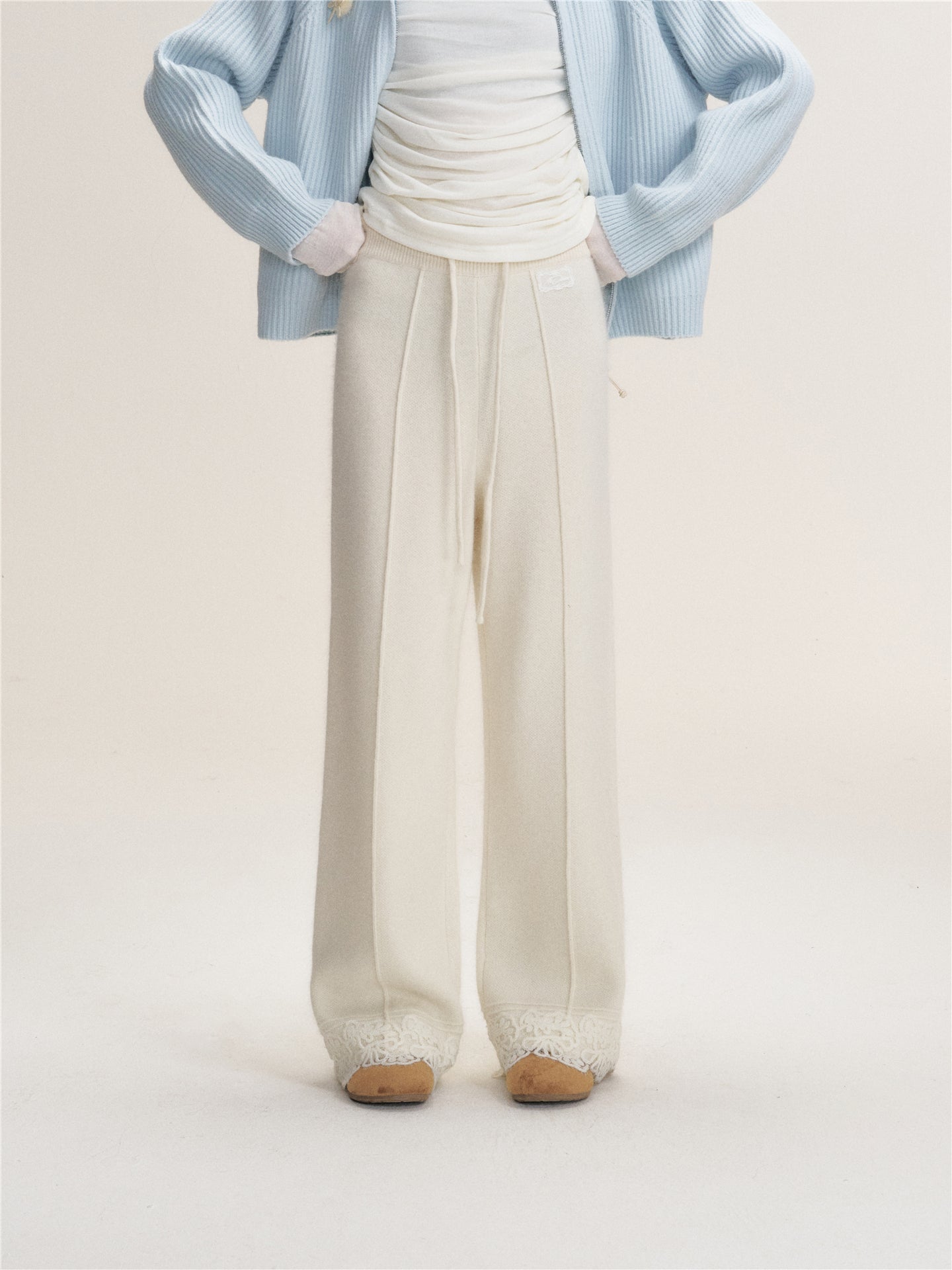 16DEWS 16D25471 Lace edged wool knitted straight leg pants