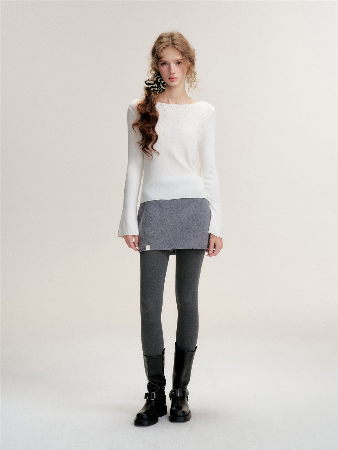 16DEWS 16D25469 Nail bead off shoulder slim knit sweater