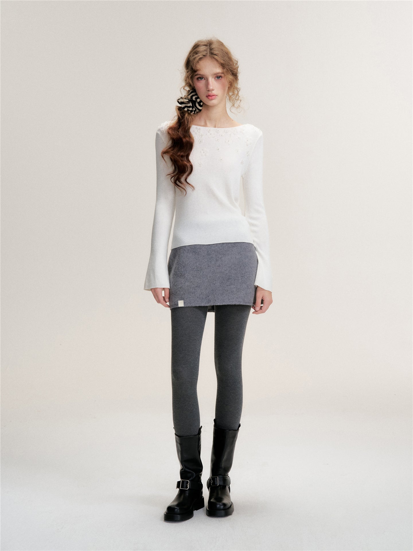 16DEWS 16D25469 Nail bead off shoulder slim knit sweater