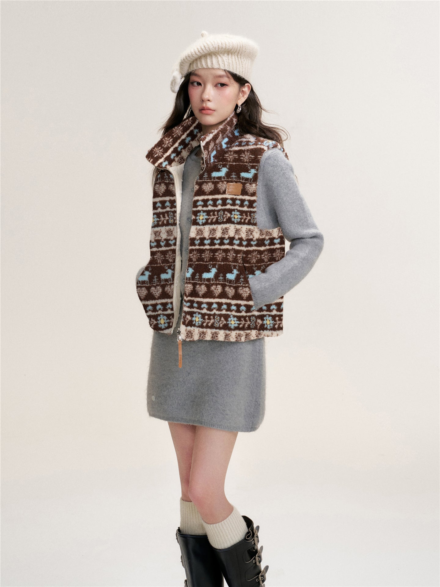 16DEWS 16D25480 Double sided Fer Island vest jacket