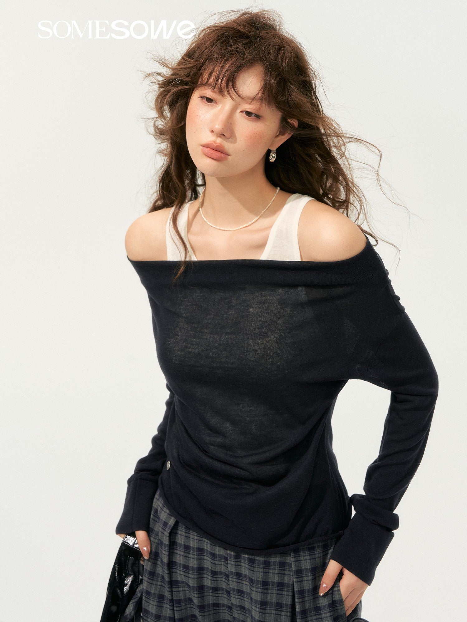 SOMESOWE S2508192 Fake two contrasting polka neck sweaters