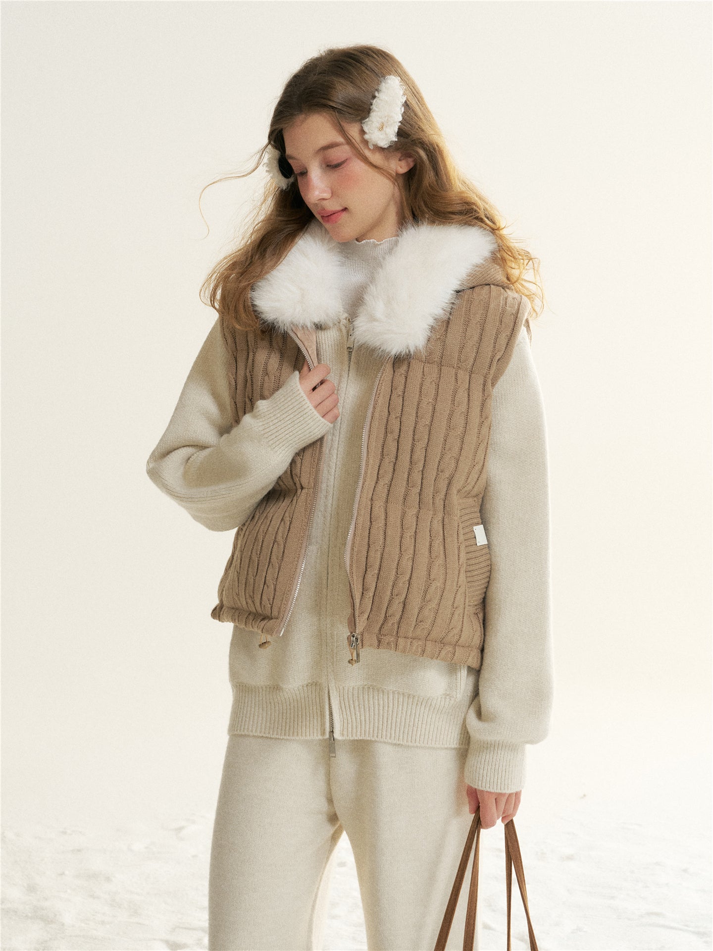 16DEWS 16D25516 Twisted flower knitted cotton padded thick hooded vest