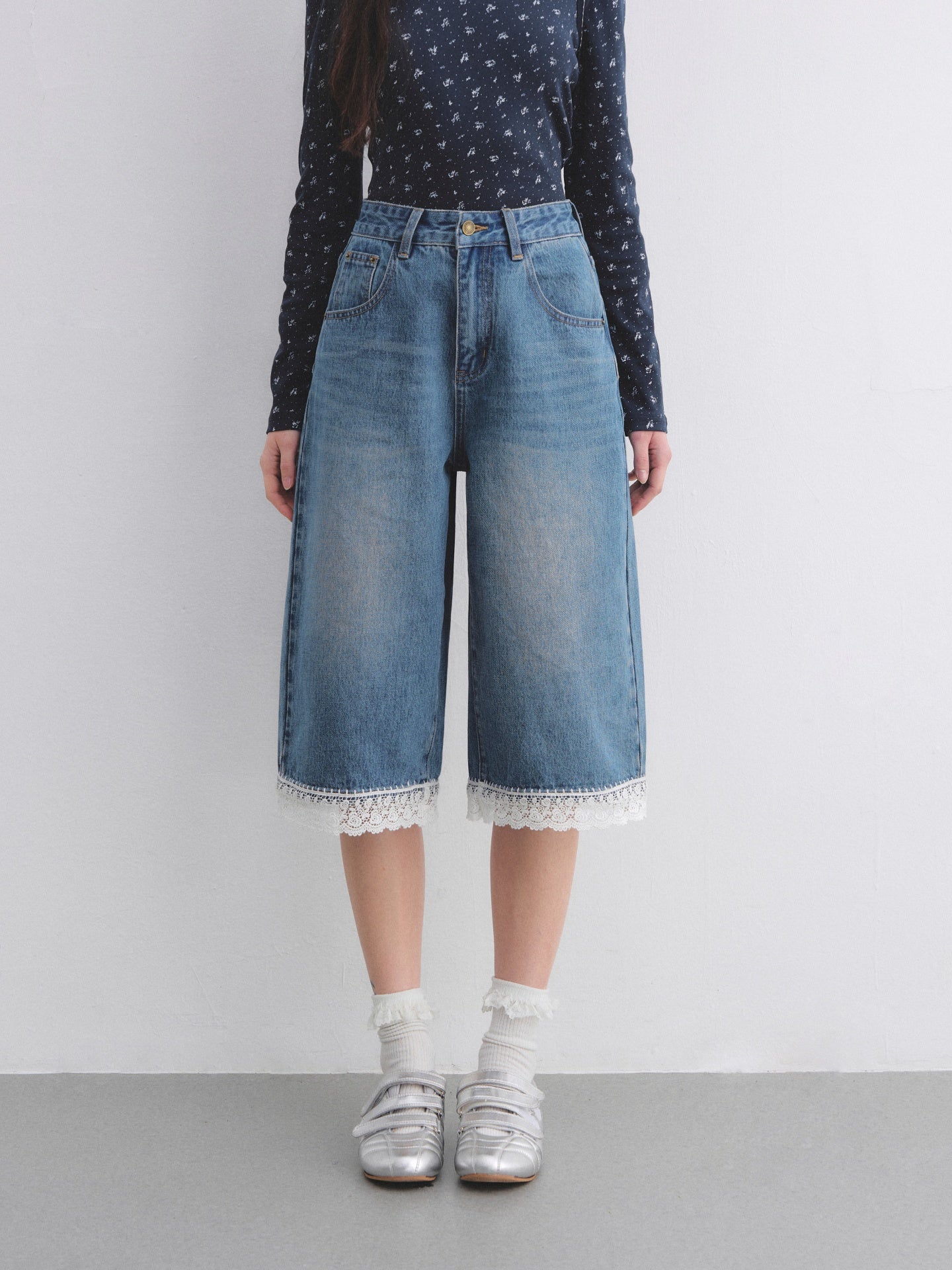 AsGony ASG26012 Ruffled Embroidered Hem Washed Denim Seven-Eighths Pants