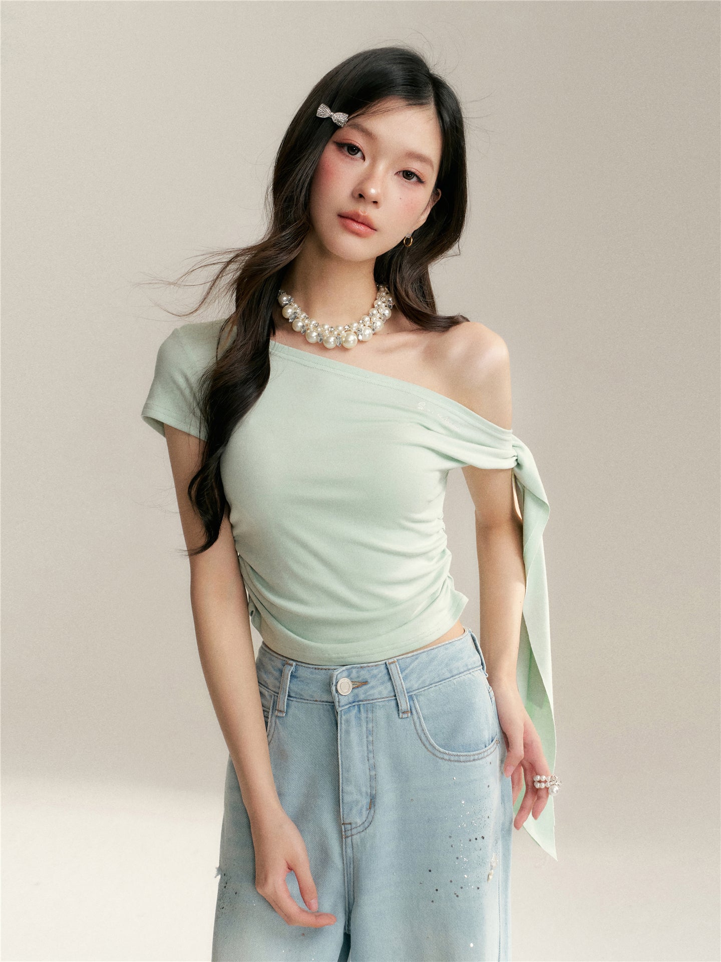 16DEWS 16D246060 Twisted ribbon slanted shoulder slim fit short sleeved T-shirt