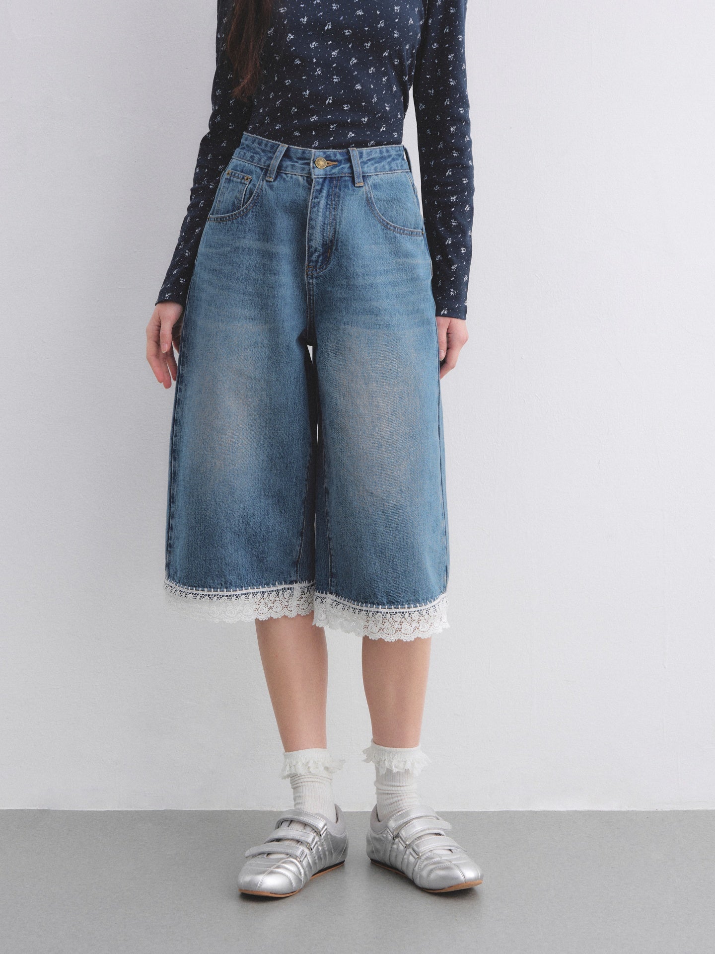 AsGony ASG26012 Ruffled Embroidered Hem Washed Denim Seven-Eighths Pants