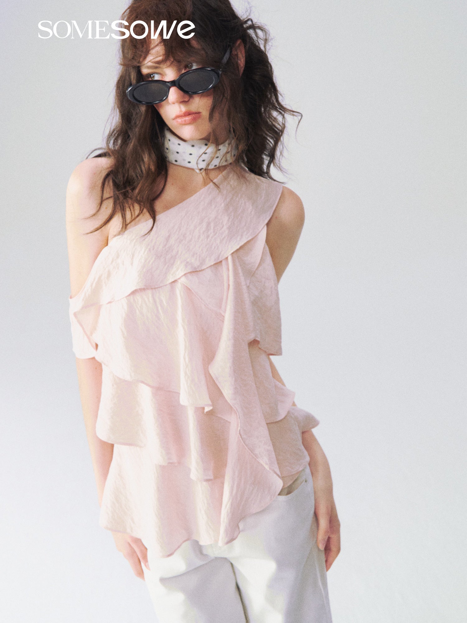 SOMESOWE S2609109 Multi layered ruffle edge sloping shoulder top