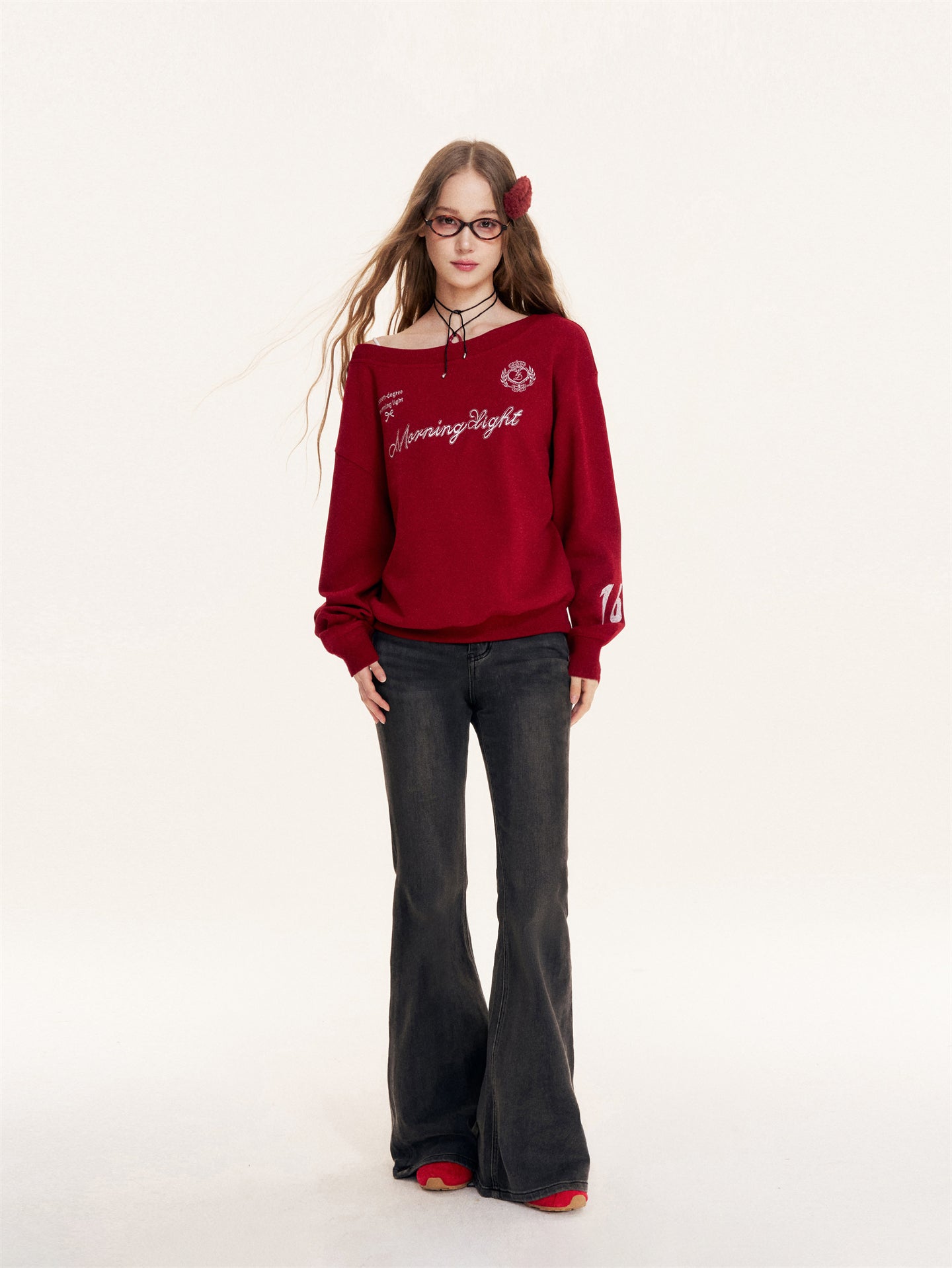 16DEWS 16D25430 Embroidered letter sloping shoulder hoodie