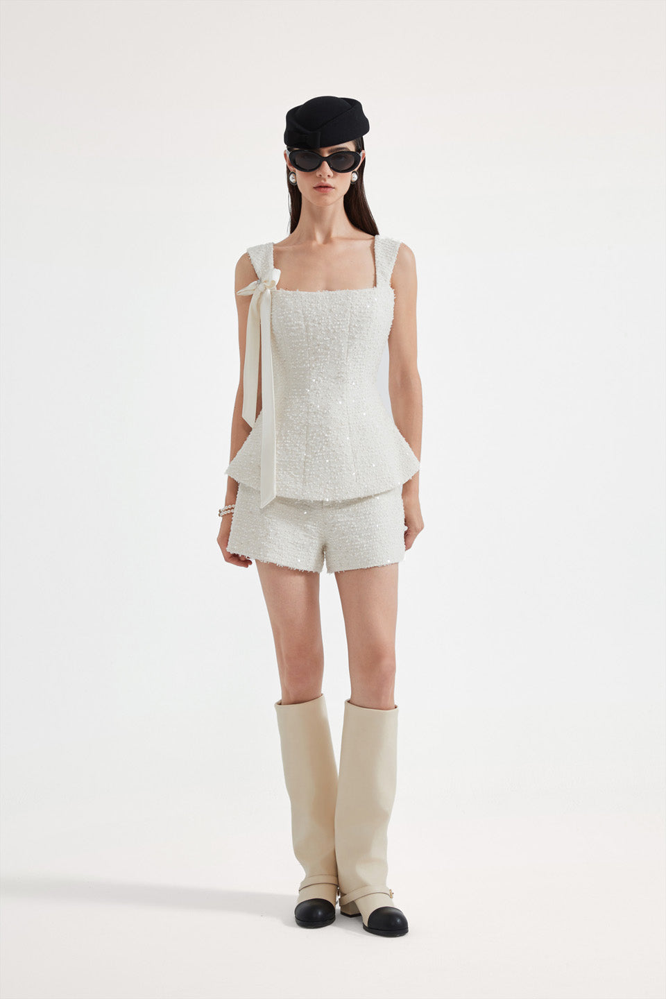 Kingwen White bow ribbon sleeveless top + shorts set