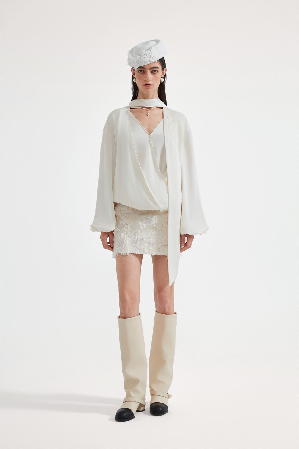 Kingwen V-neck chiffon ribbon shirt + lace skirt
