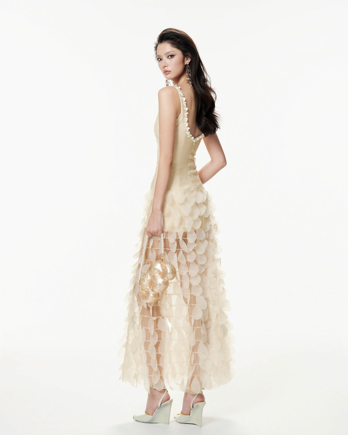 MUST HAVE POURING DRESS