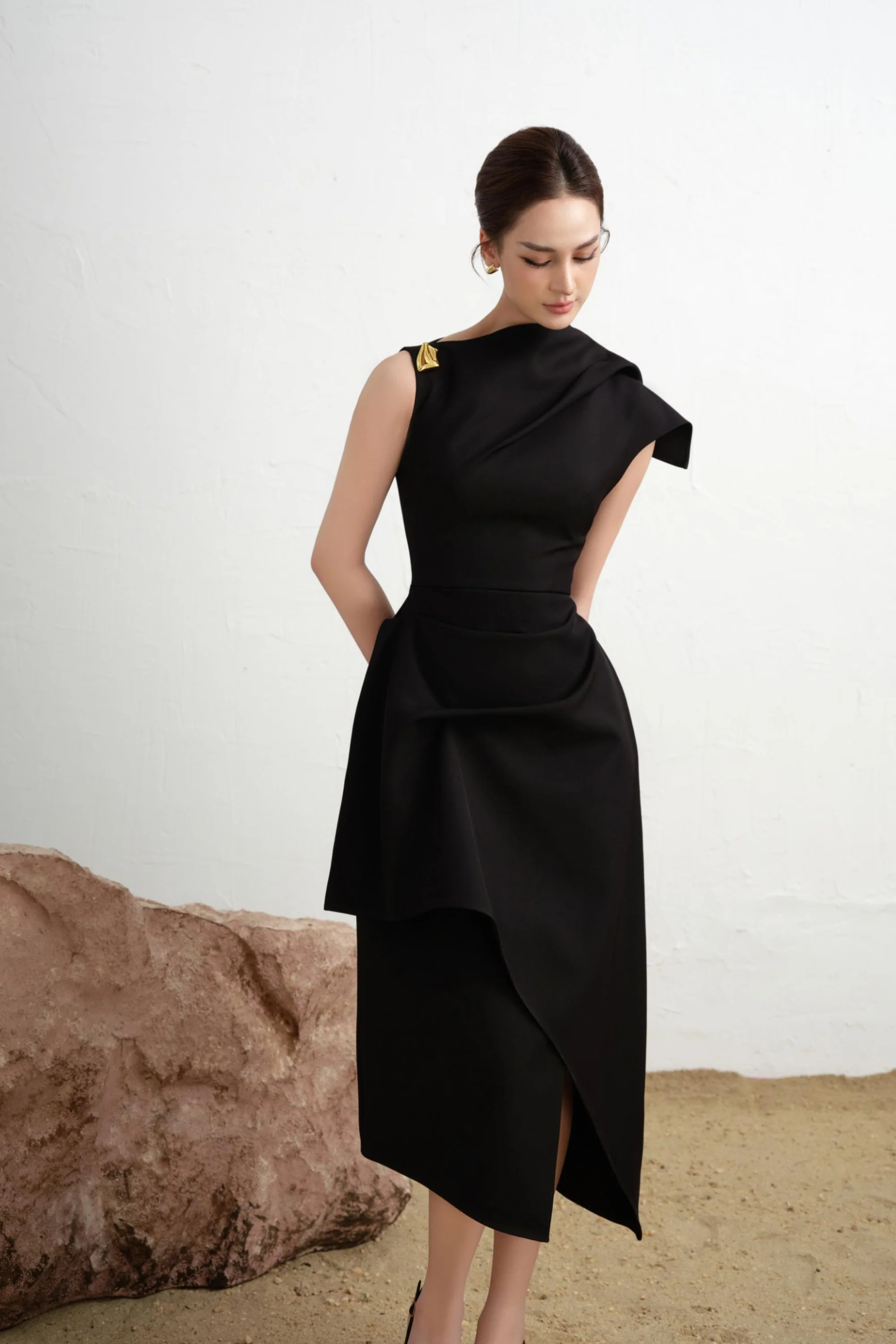 BYDENIO Calla Asymmetric Midi Dress