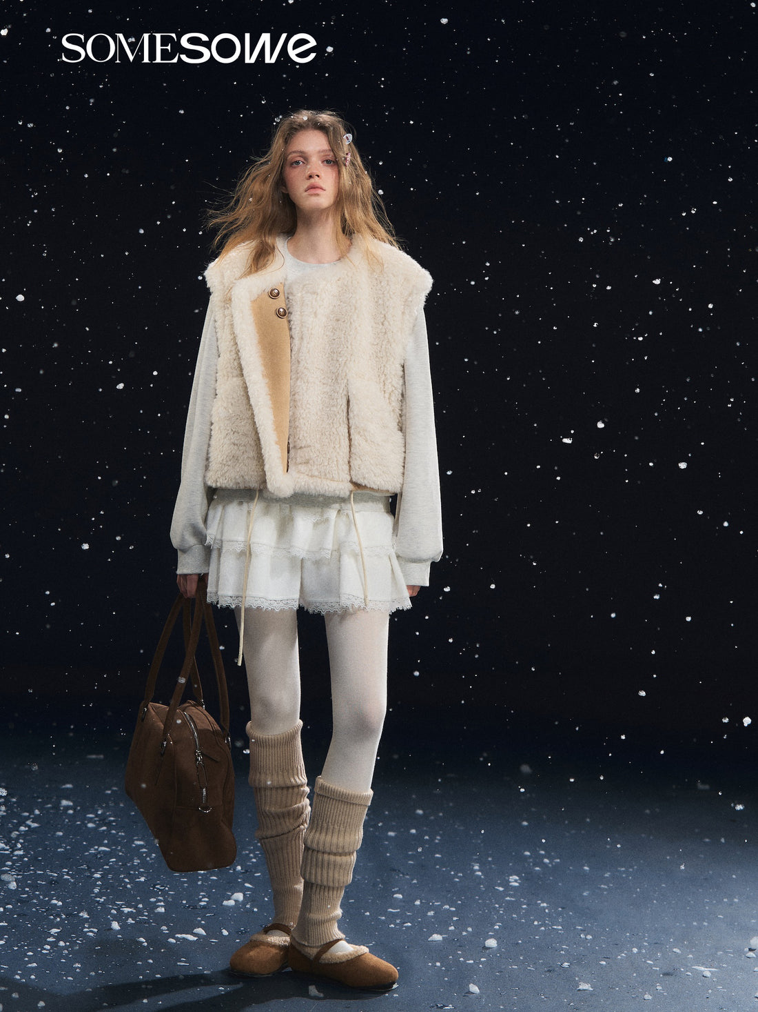 SOMESOWE S2508316 Little deer whispering round neck long sleeved hoodie