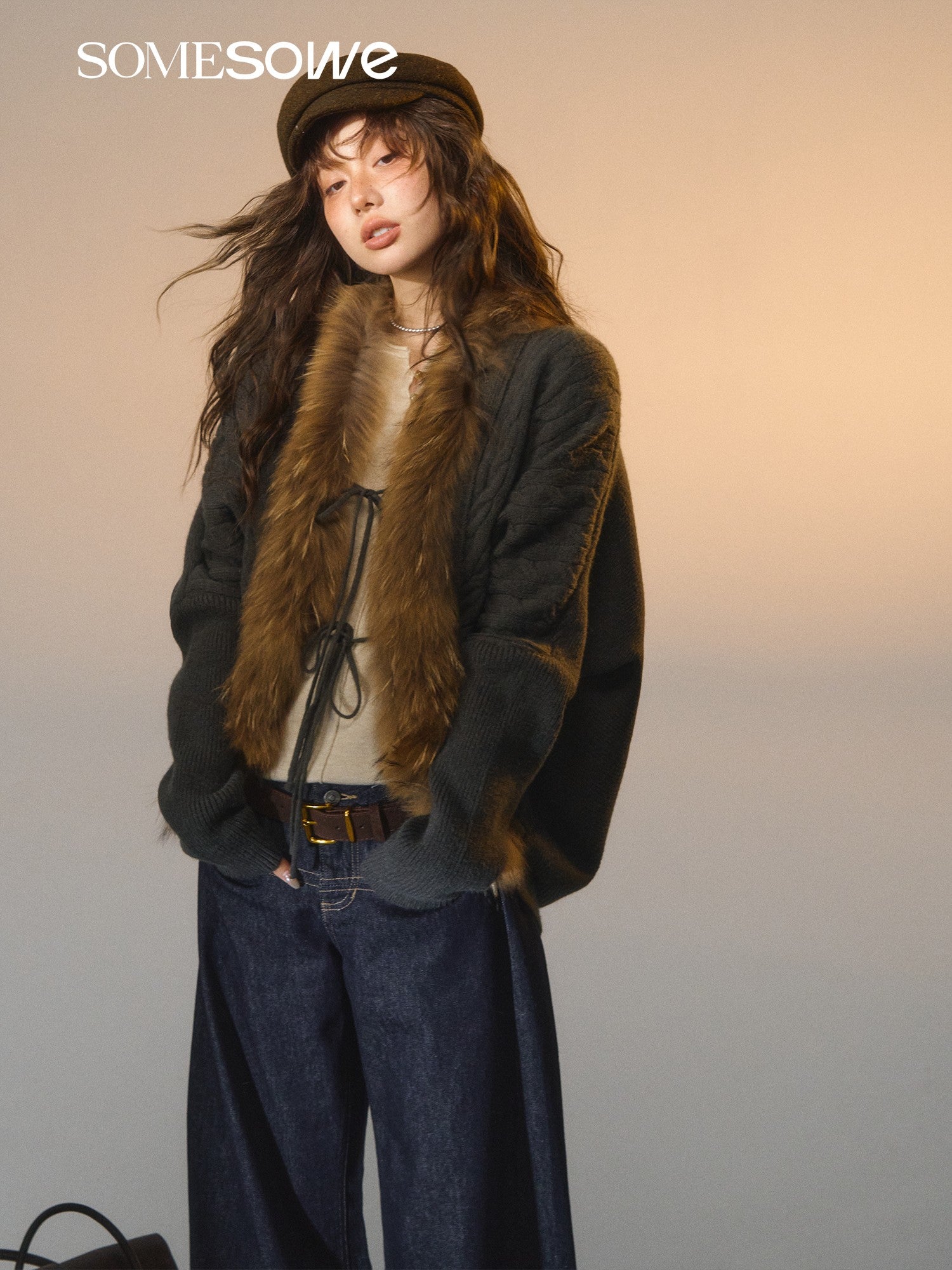 SOMESOWE S2508285 Strap bat sleeve fur collar sweater