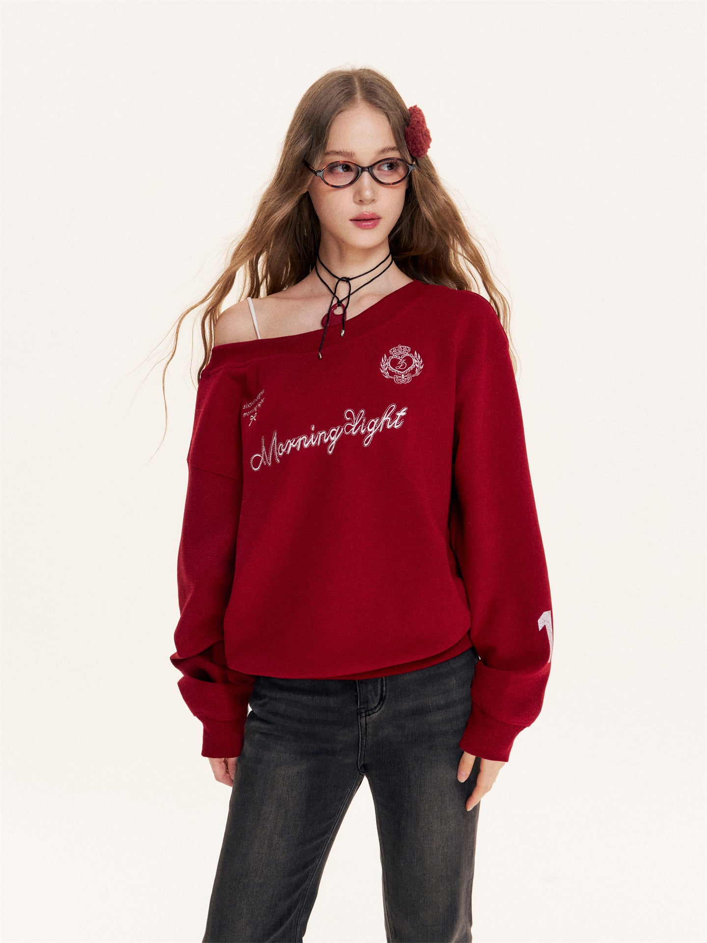 16DEWS 16D25430 Embroidered letter sloping shoulder hoodie