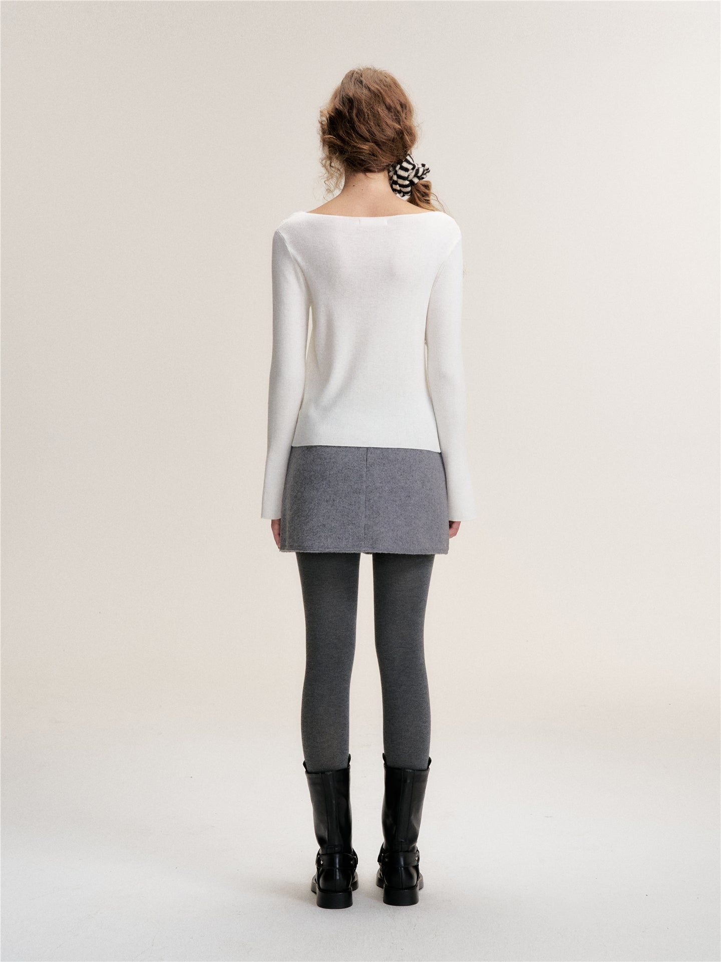 16DEWS 16D25469 Nail bead off shoulder slim knit sweater