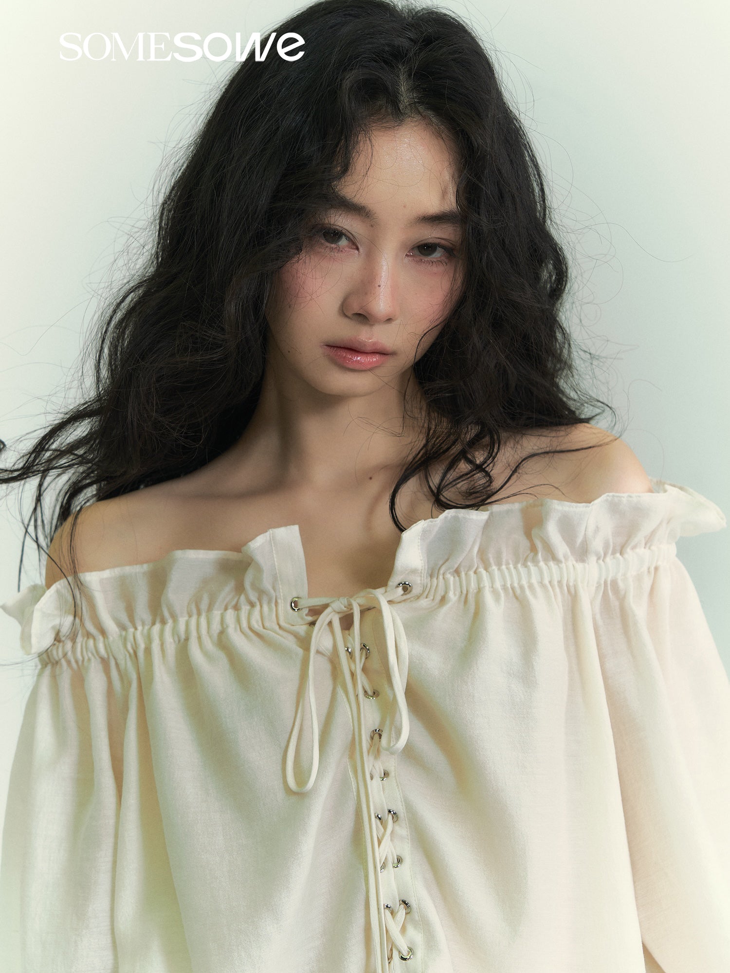 SOMESOWE S2609049 Off collar tied lantern sleeve shirt