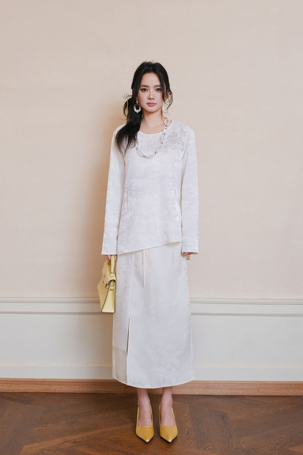 Aimme Sparrow 9125/9153 Neo-Chinese embroidered sequin shirt+knot button split skirt