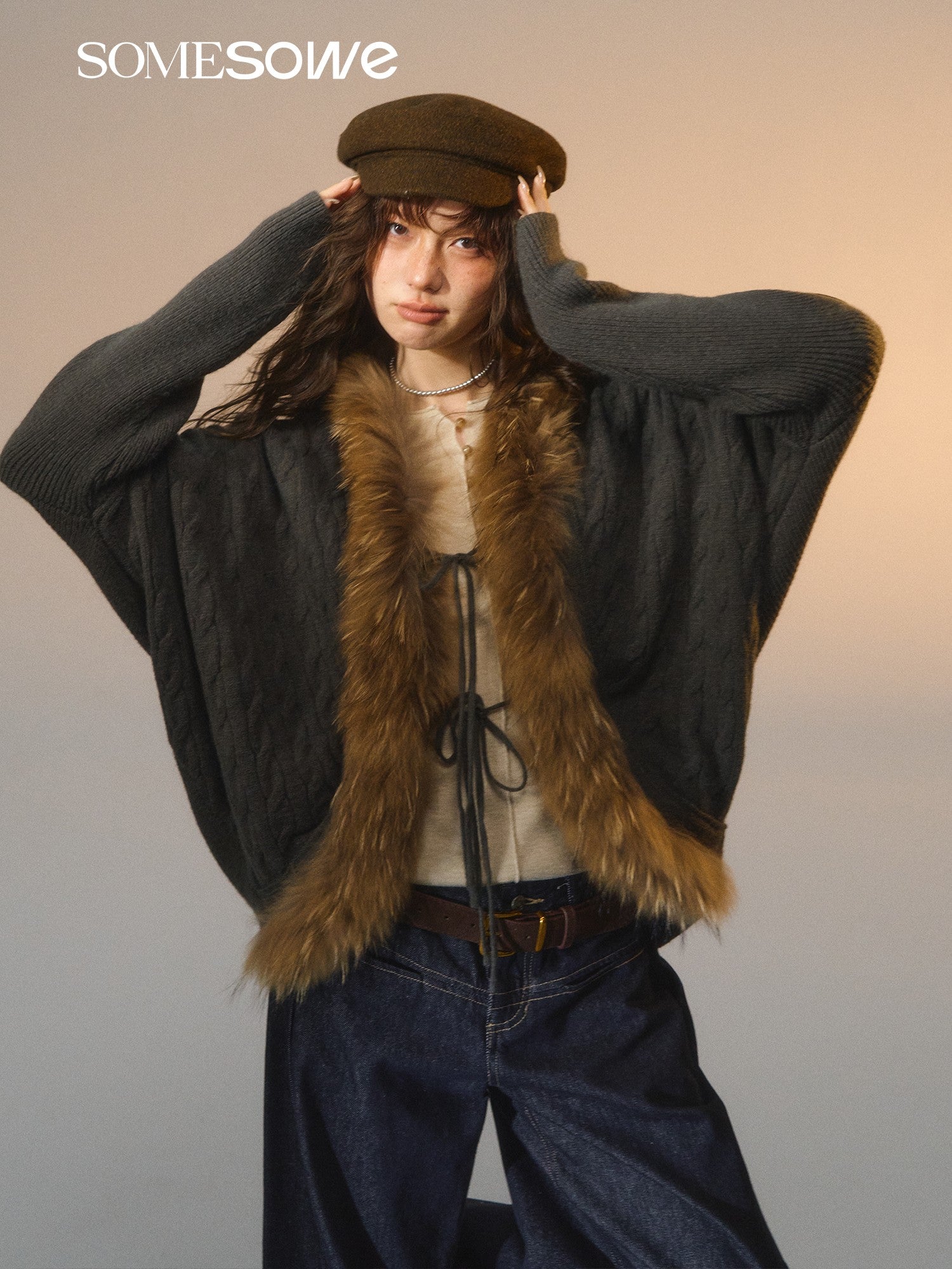SOMESOWE S2508285 Strap bat sleeve fur collar sweater