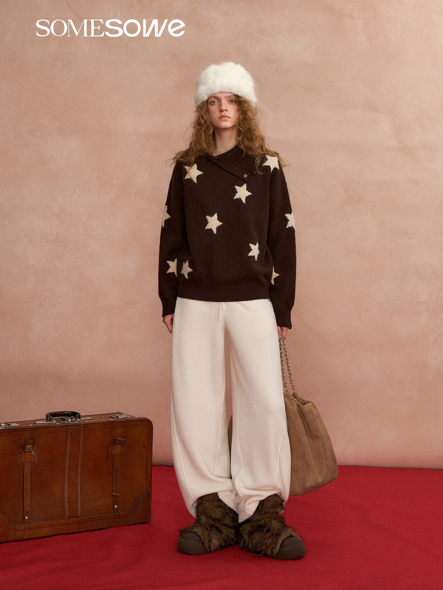 SOMESOWE S2508287 Irregular Collar Star Sweater