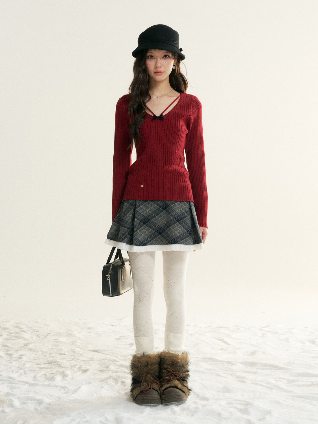 16DEWS 16D25507 V-neck slim-fit knit top