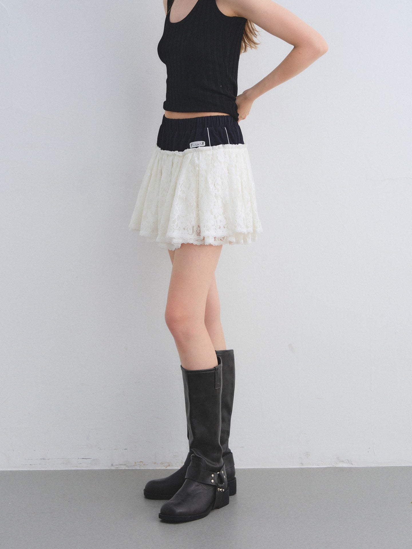 AsGony ASG25671 Elastic contrasting lace patchwork puffy skirt