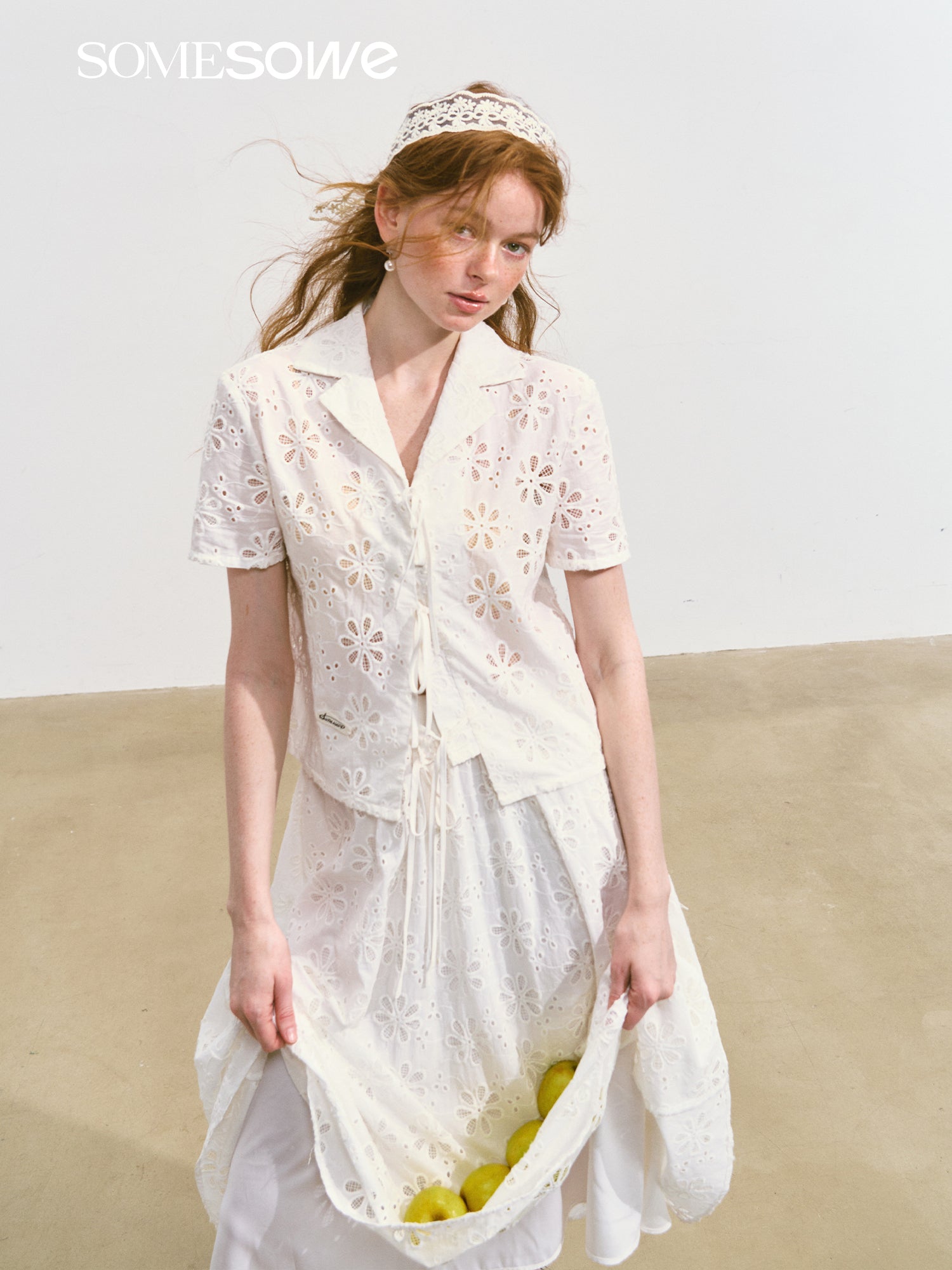SOMESOWE S2508084&amp;S2508085 Hollow flower lace up short sleeved top + skirt set