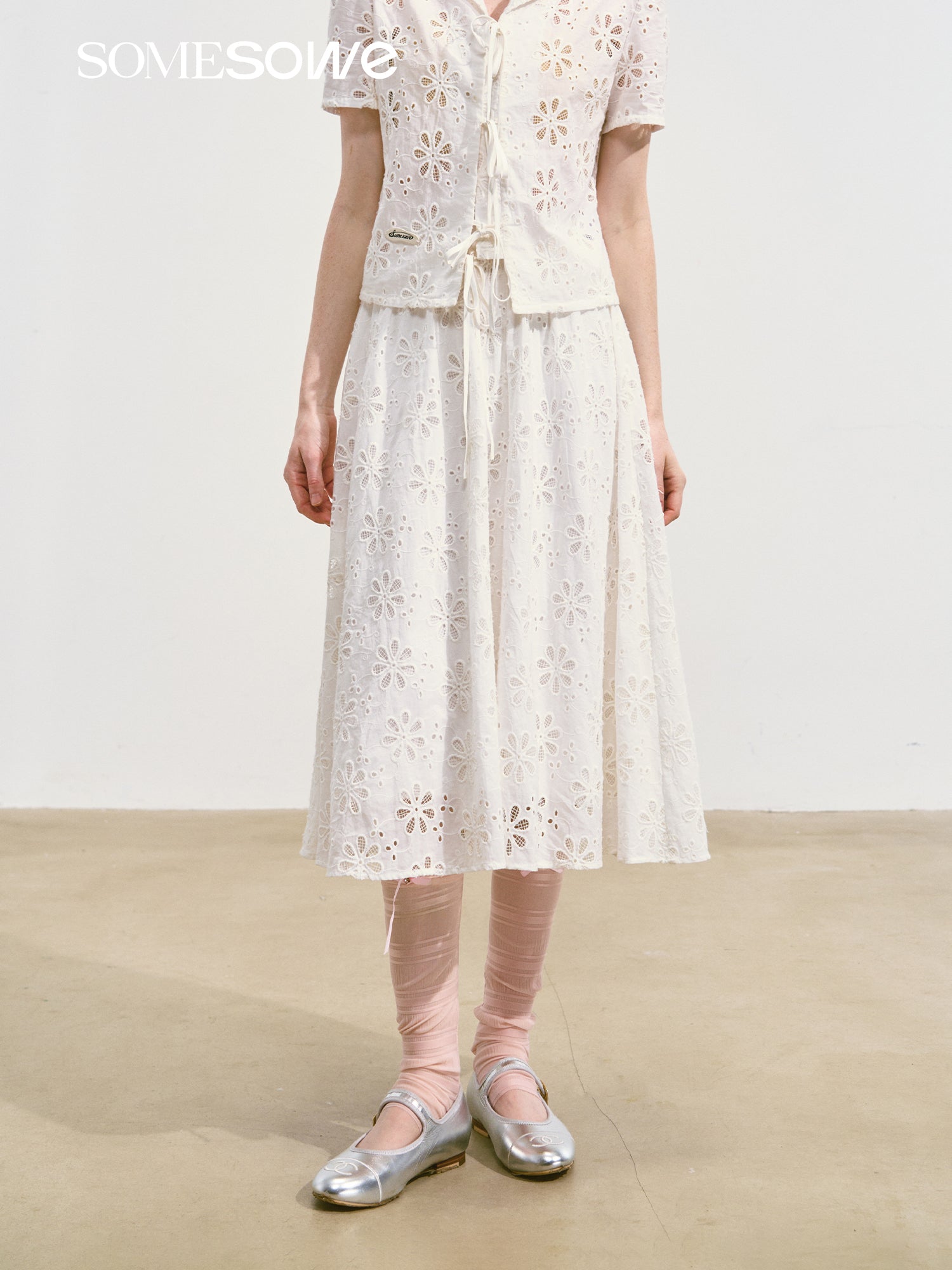 SOMESOWE S2508084&amp;S2508085 Hollow flower lace up short sleeved top + skirt set