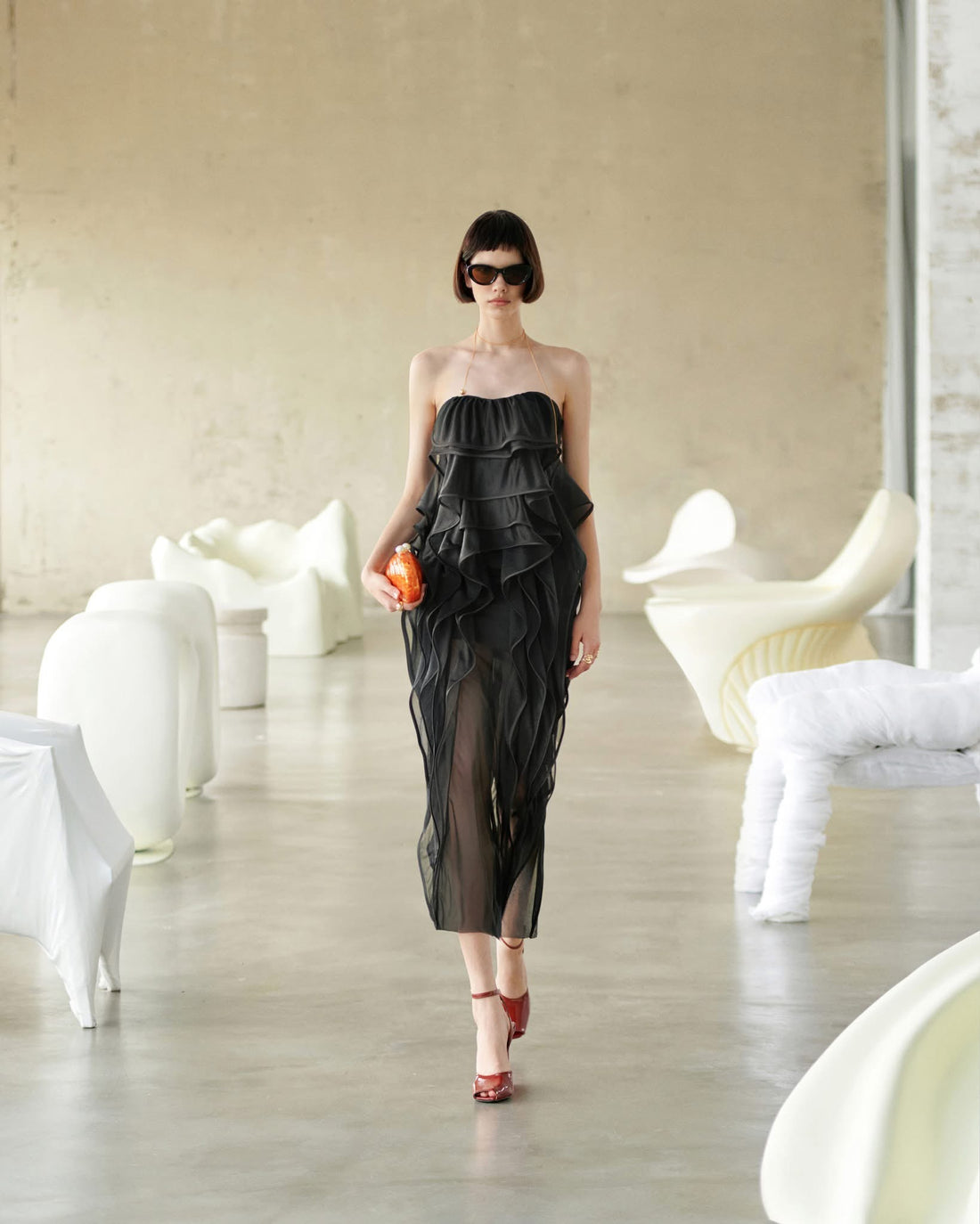 MUST HAVE Midi Strapless Cup Dress